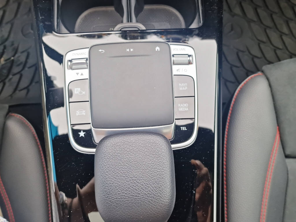MERCEDES-BENZ A 250 AMG Line 4m-image-10