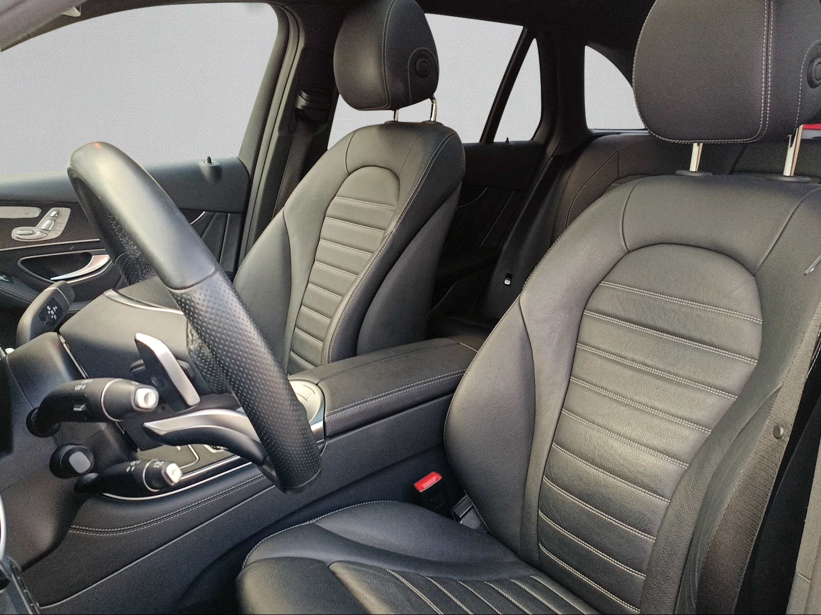 MERCEDES-BENZ GLC 250 AMG Line 4Matic 9G-Tronic-image-10