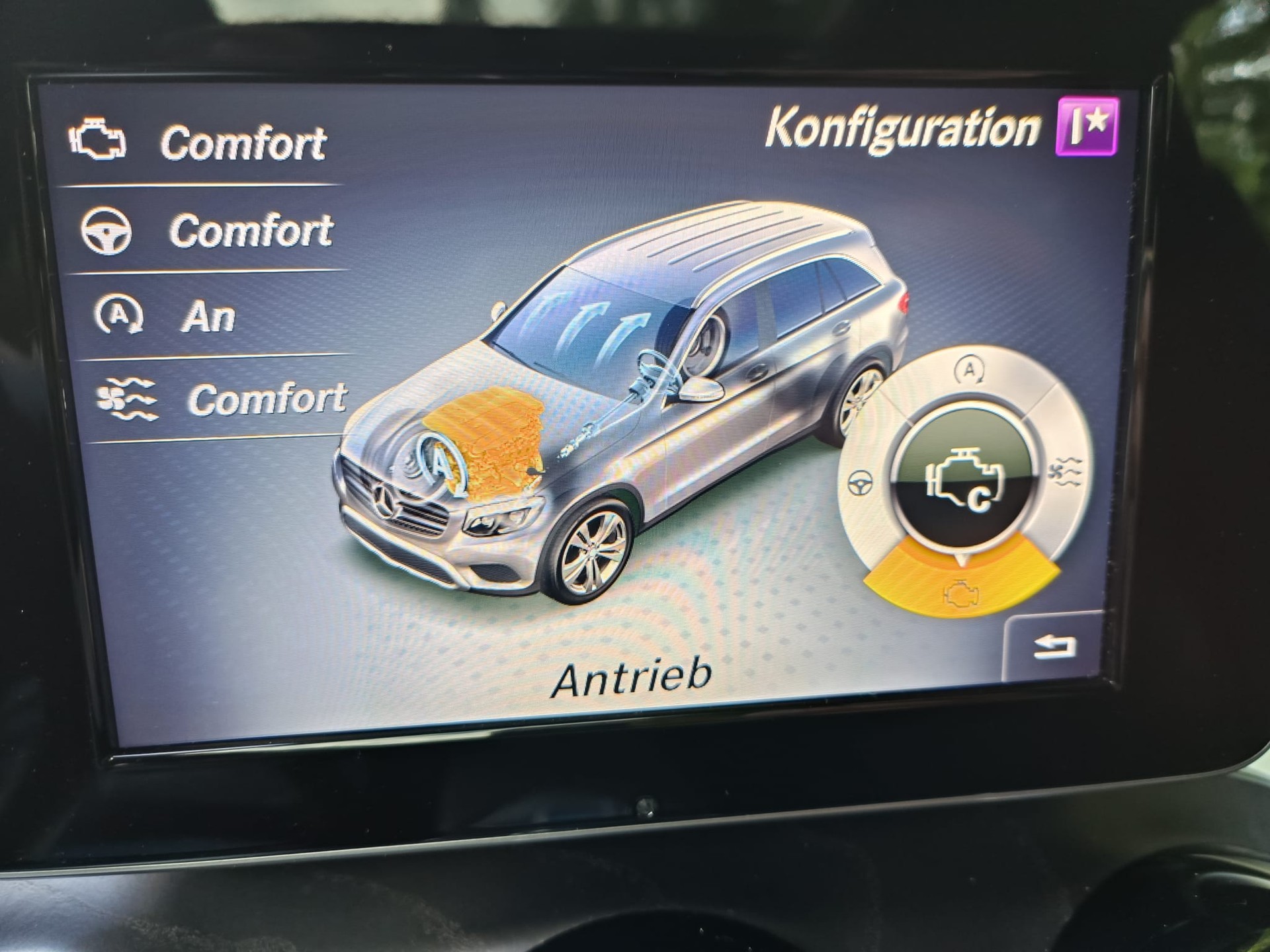 MERCEDES-BENZ GLC 250 AMG Line 4Matic 9G-Tronic-image-23