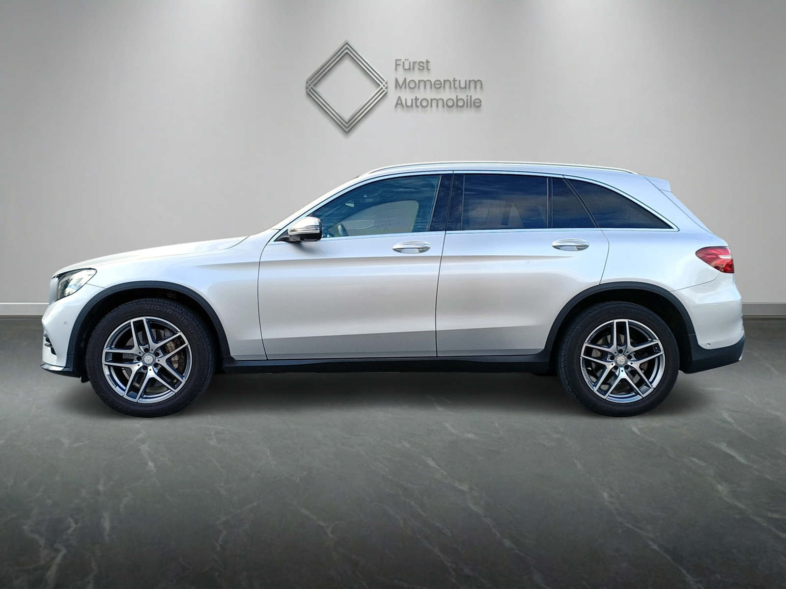 MERCEDES-BENZ GLC 250 AMG Line 4Matic 9G-Tronic-showroom-element-2