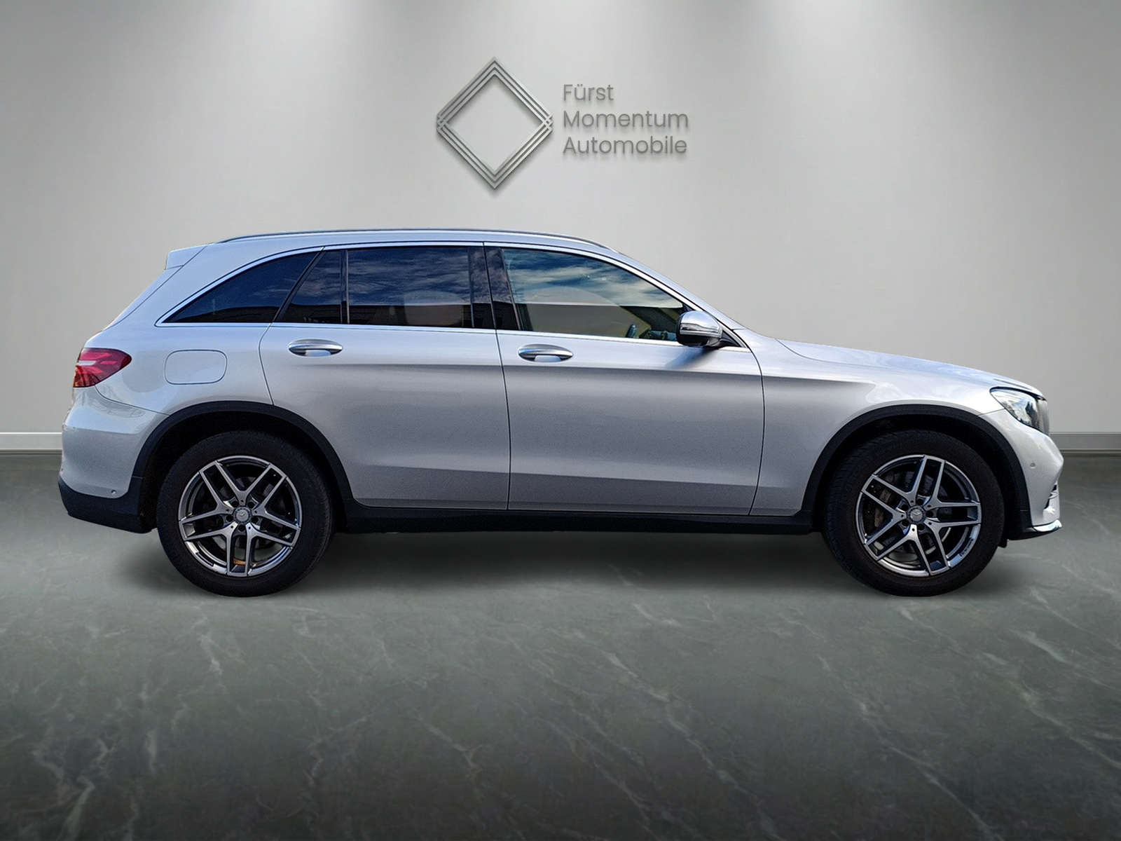 MERCEDES-BENZ GLC 250 AMG Line 4Matic 9G-Tronic-showroom-element-3