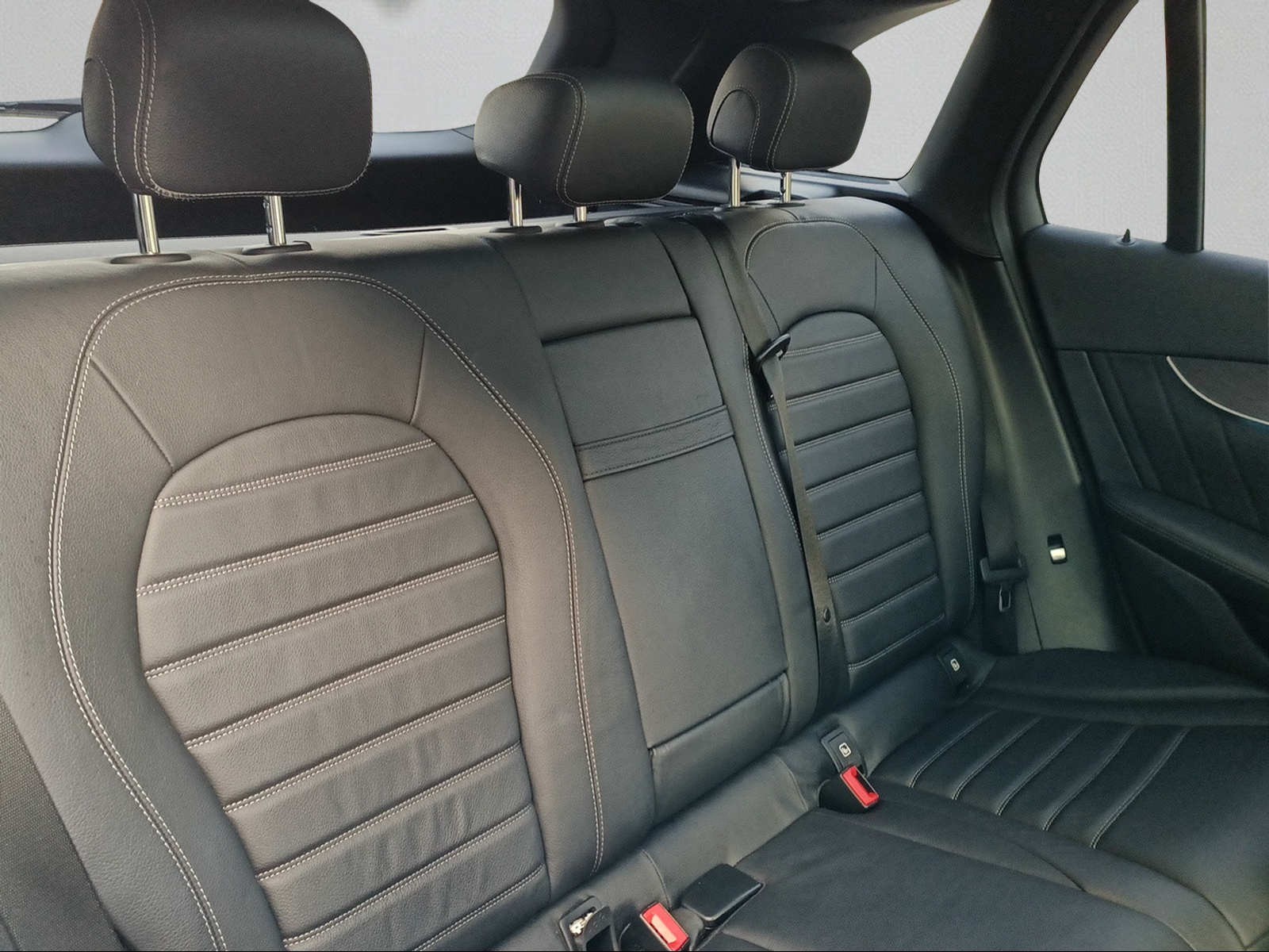 MERCEDES-BENZ GLC 250 AMG Line 4Matic 9G-Tronic-image-16