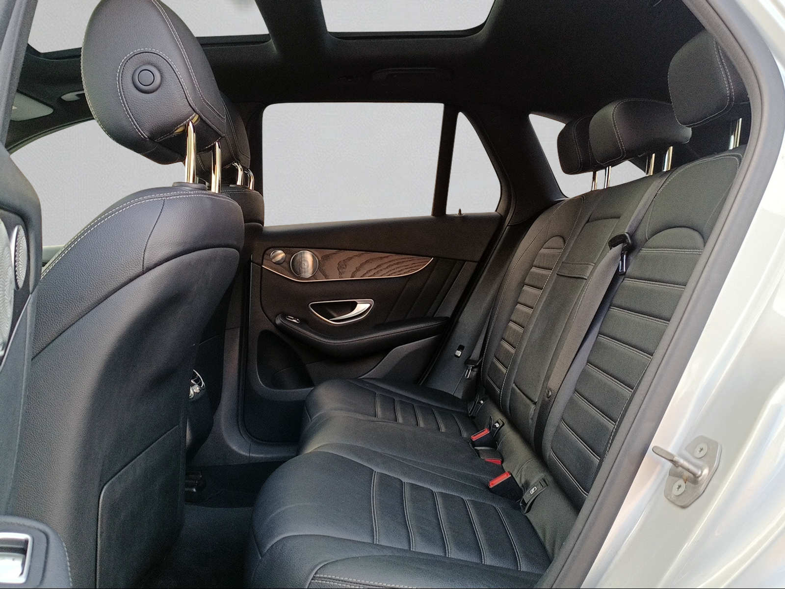 MERCEDES-BENZ GLC 250 AMG Line 4Matic 9G-Tronic-image-15