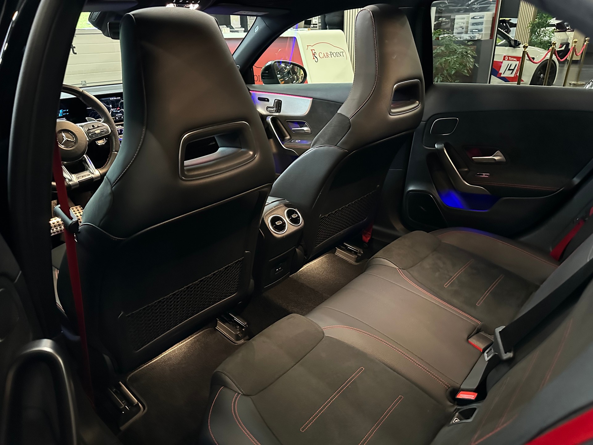 MERCEDES-BENZ A 35 AMG 4Matic Speedshift-image-18