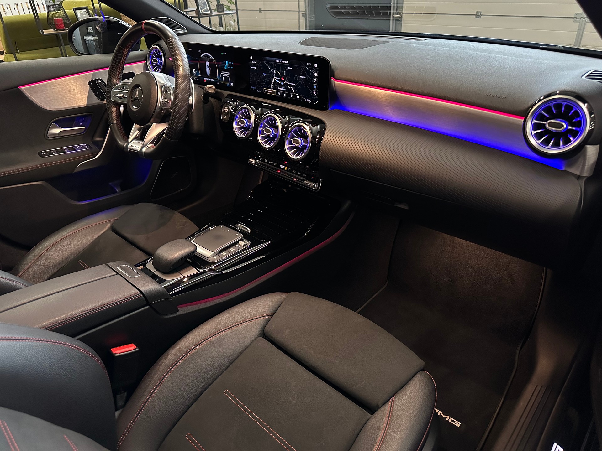 MERCEDES-BENZ A 35 AMG 4Matic Speedshift-image-19