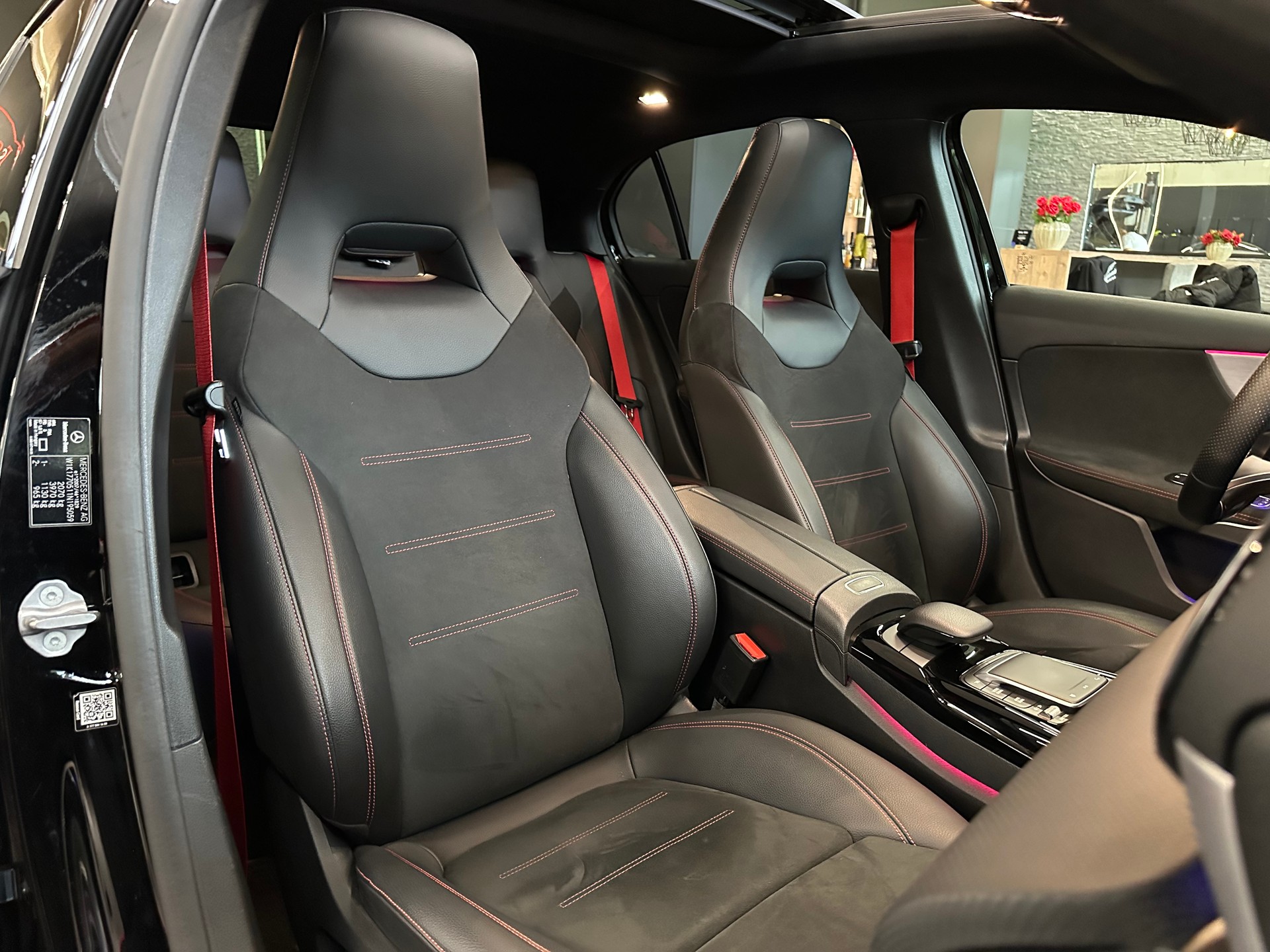 MERCEDES-BENZ A 35 AMG 4Matic Speedshift-image-13