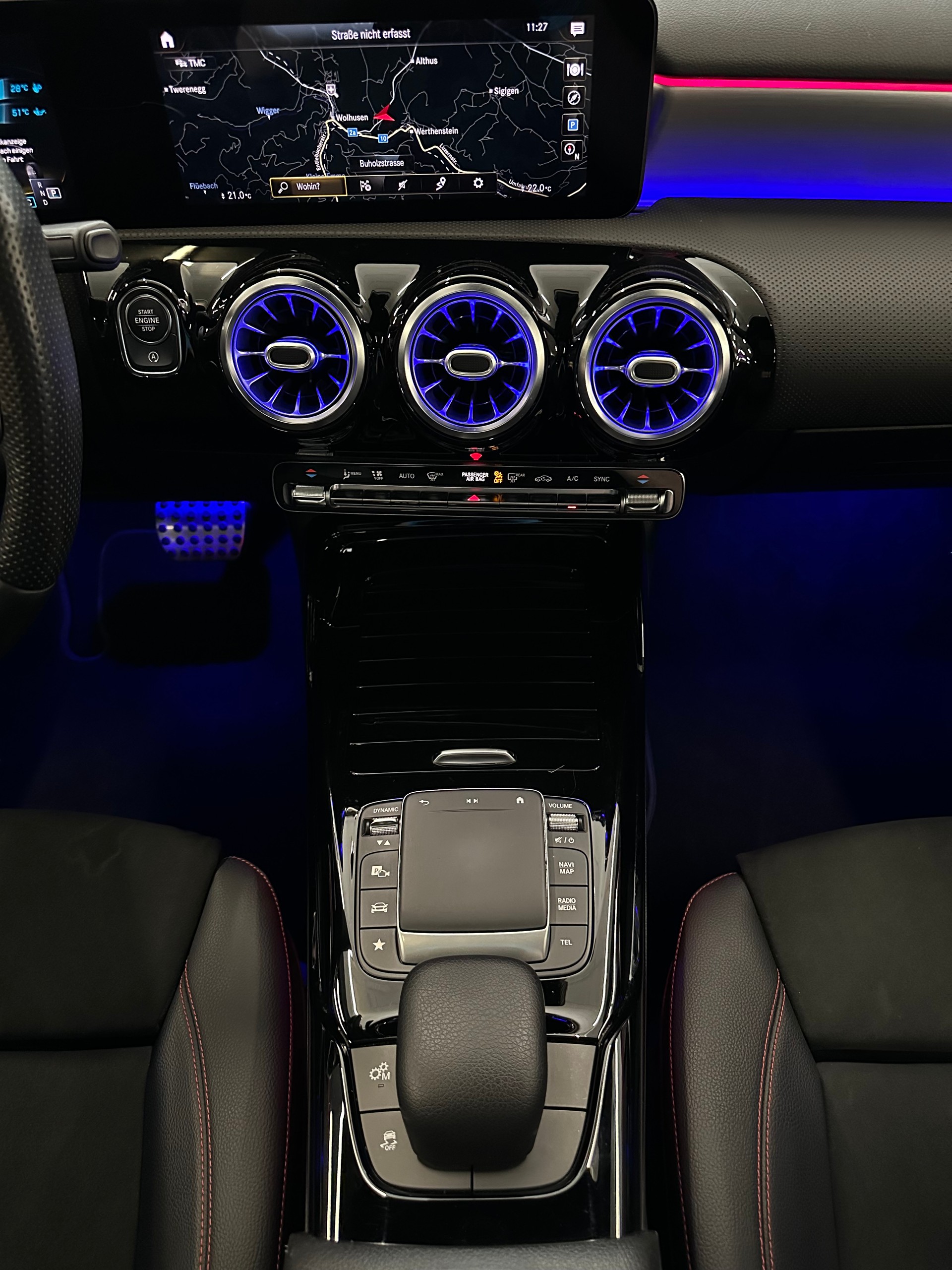 MERCEDES-BENZ A 35 AMG 4Matic Speedshift-image-12