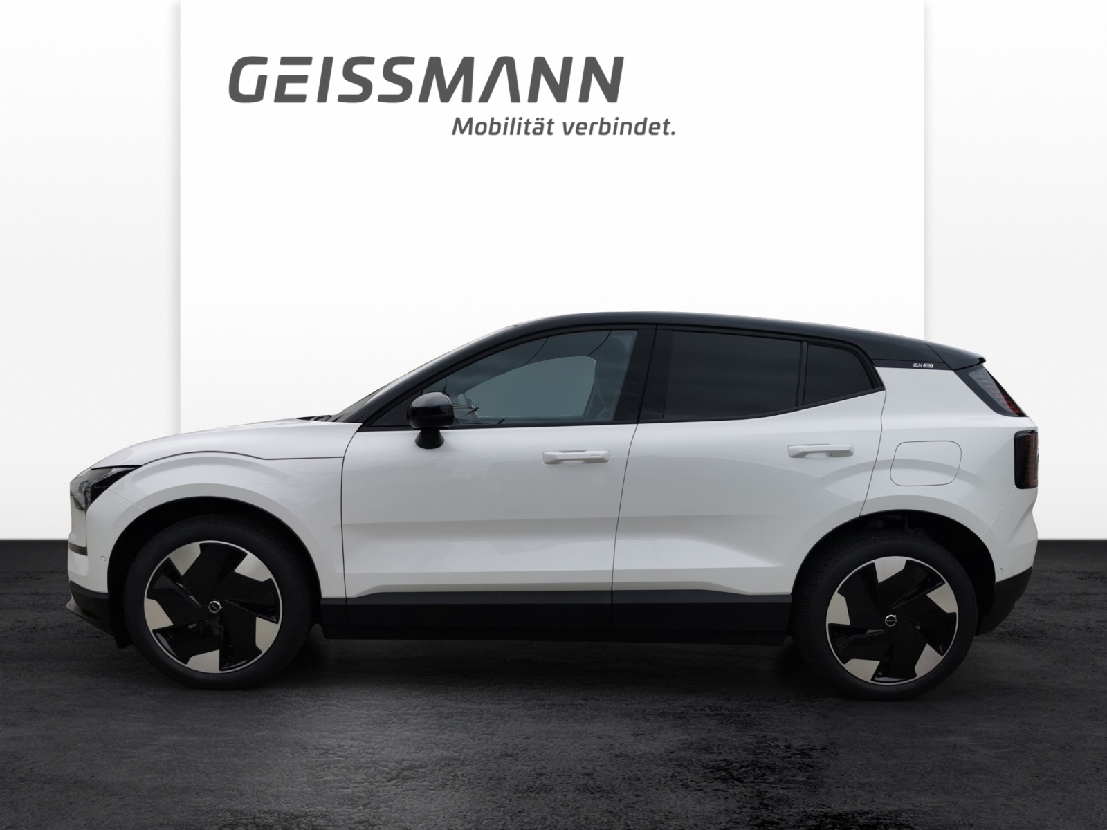 VOLVO EX30 E60 Ultra-showroom-element-2