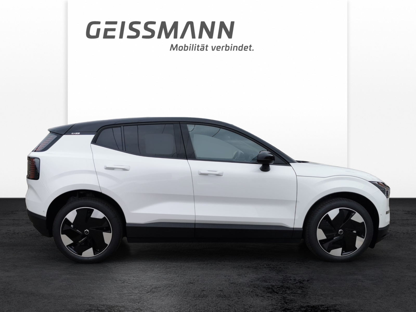 VOLVO EX30 E60 Ultra-showroom-element-3