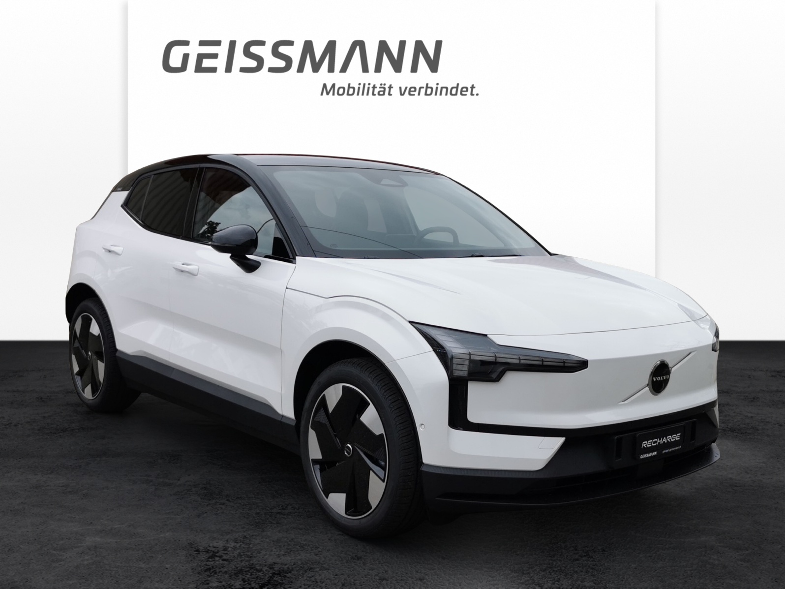 VOLVO EX30 E60 Ultra-showroom-element-1