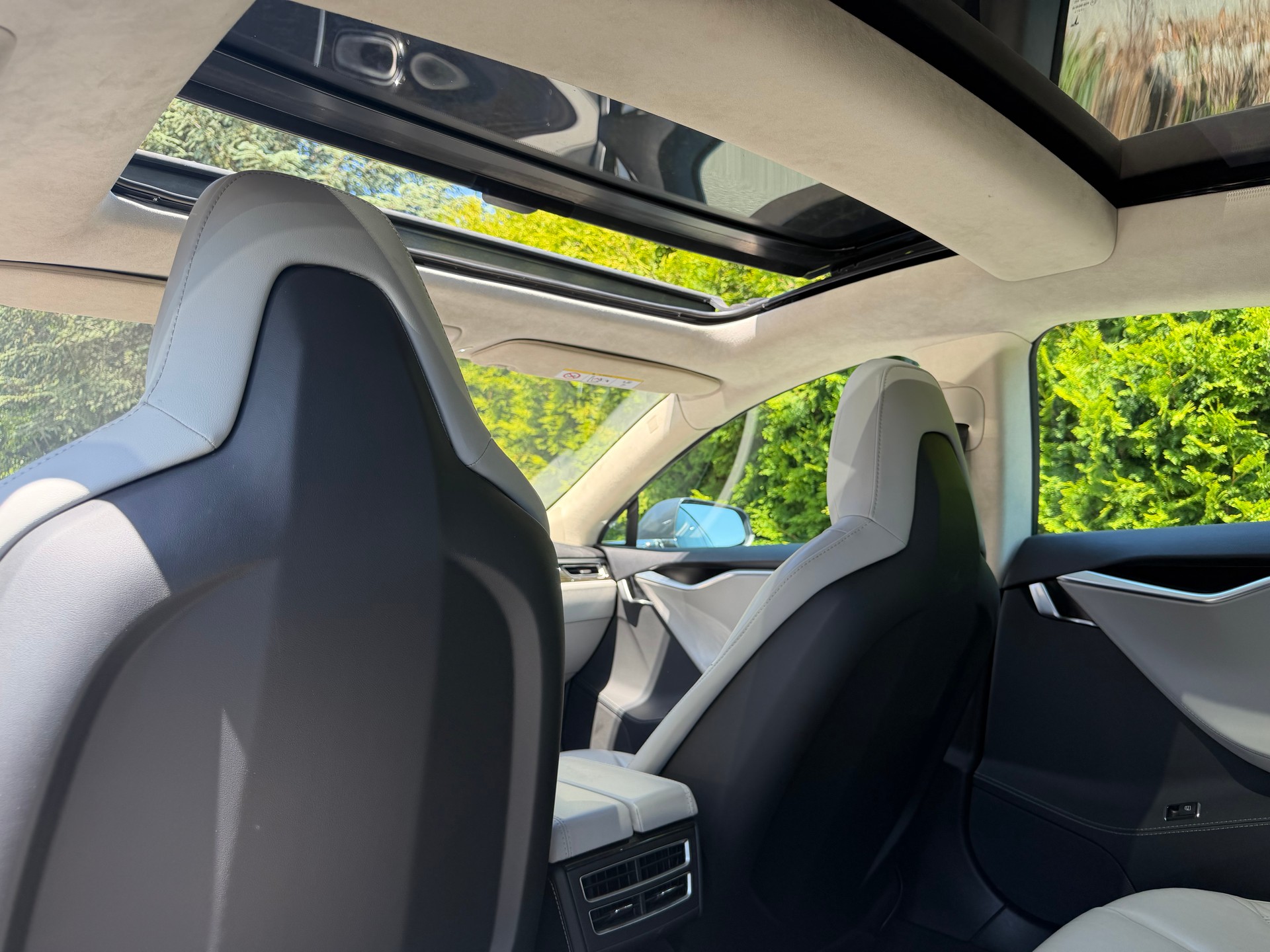 TESLA Model S 85-image-9