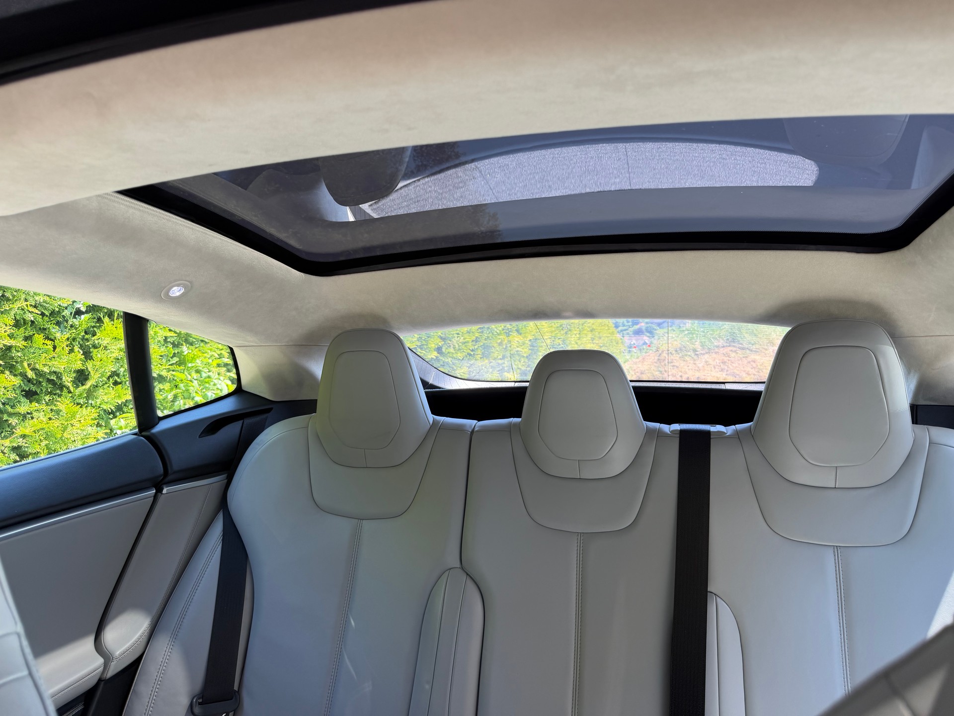 TESLA Model S 85-image-18