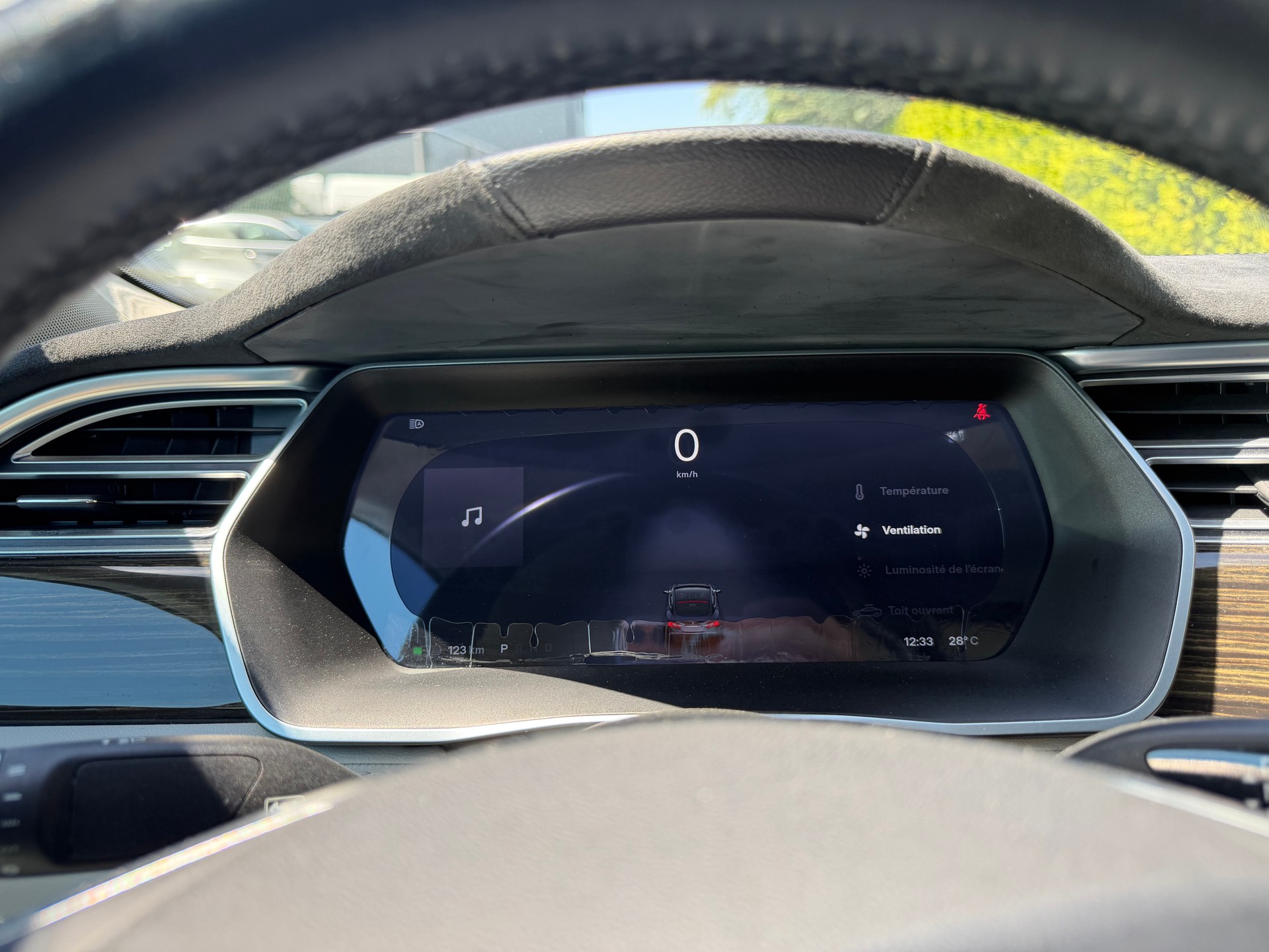 TESLA Model S 85-image-15