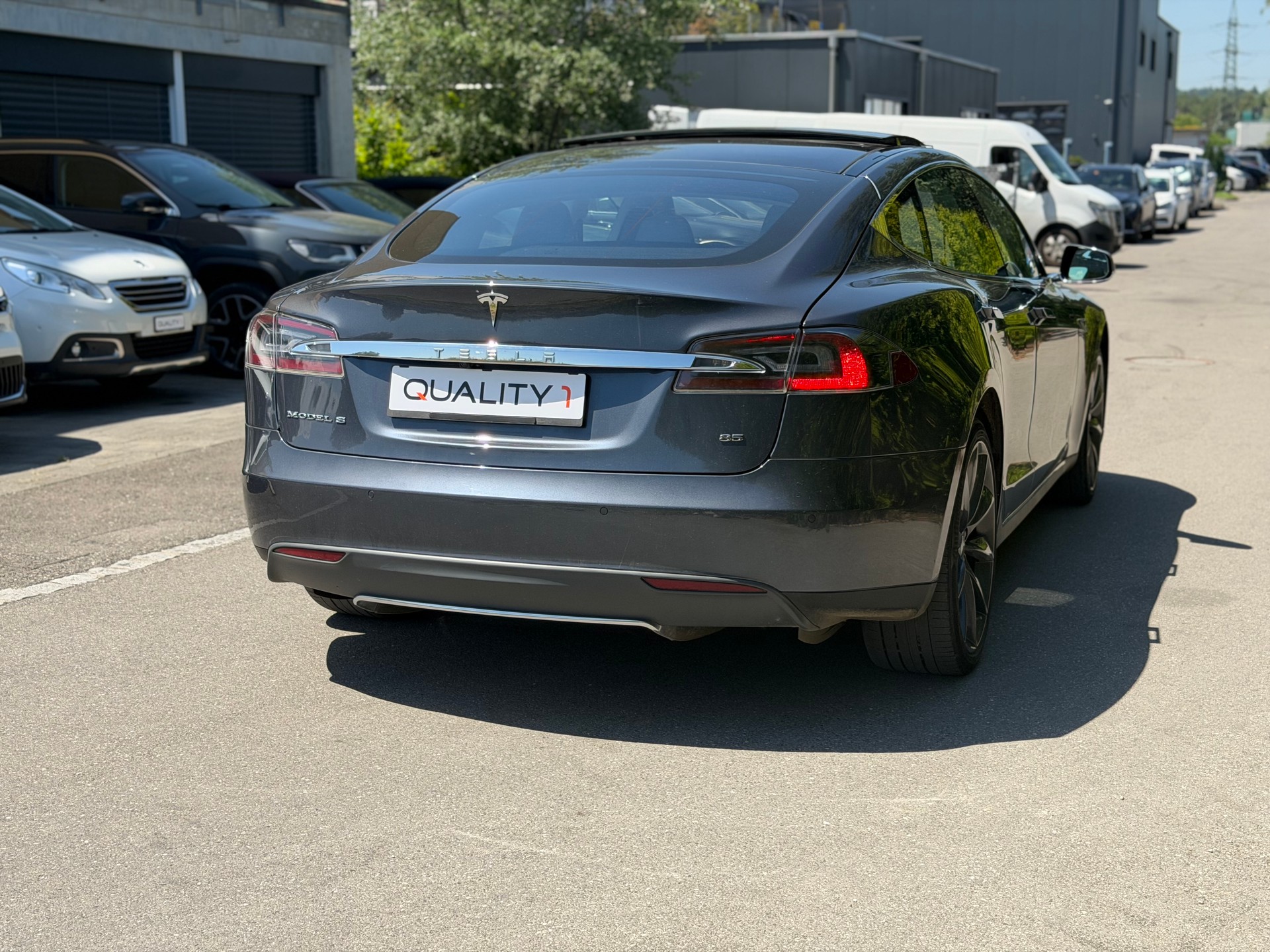 TESLA Model S 85-image-4