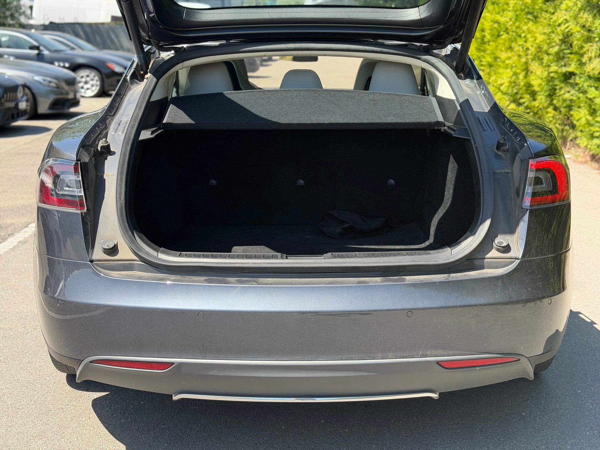 TESLA Model S 85-image-6