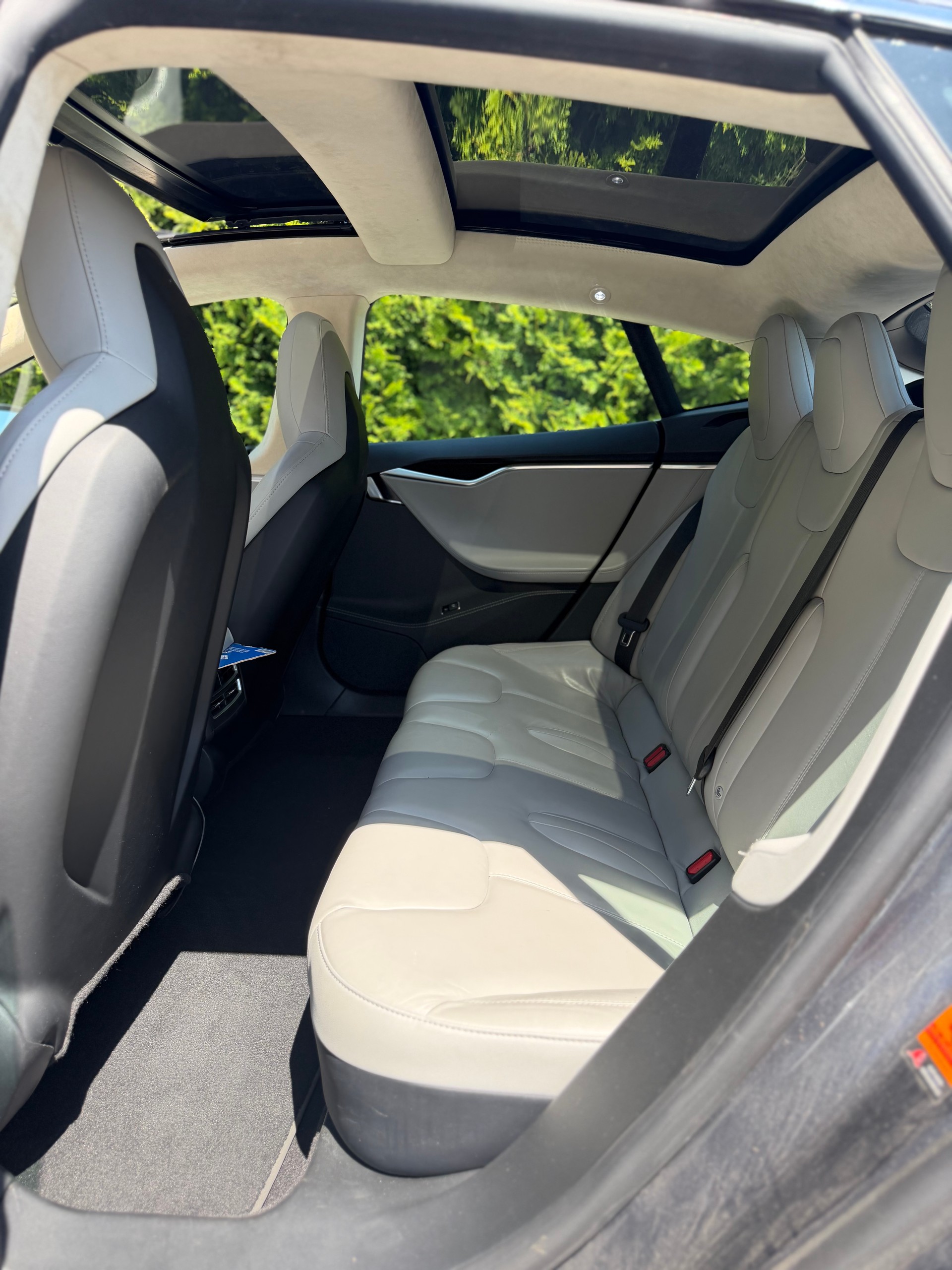 TESLA Model S 85-image-7