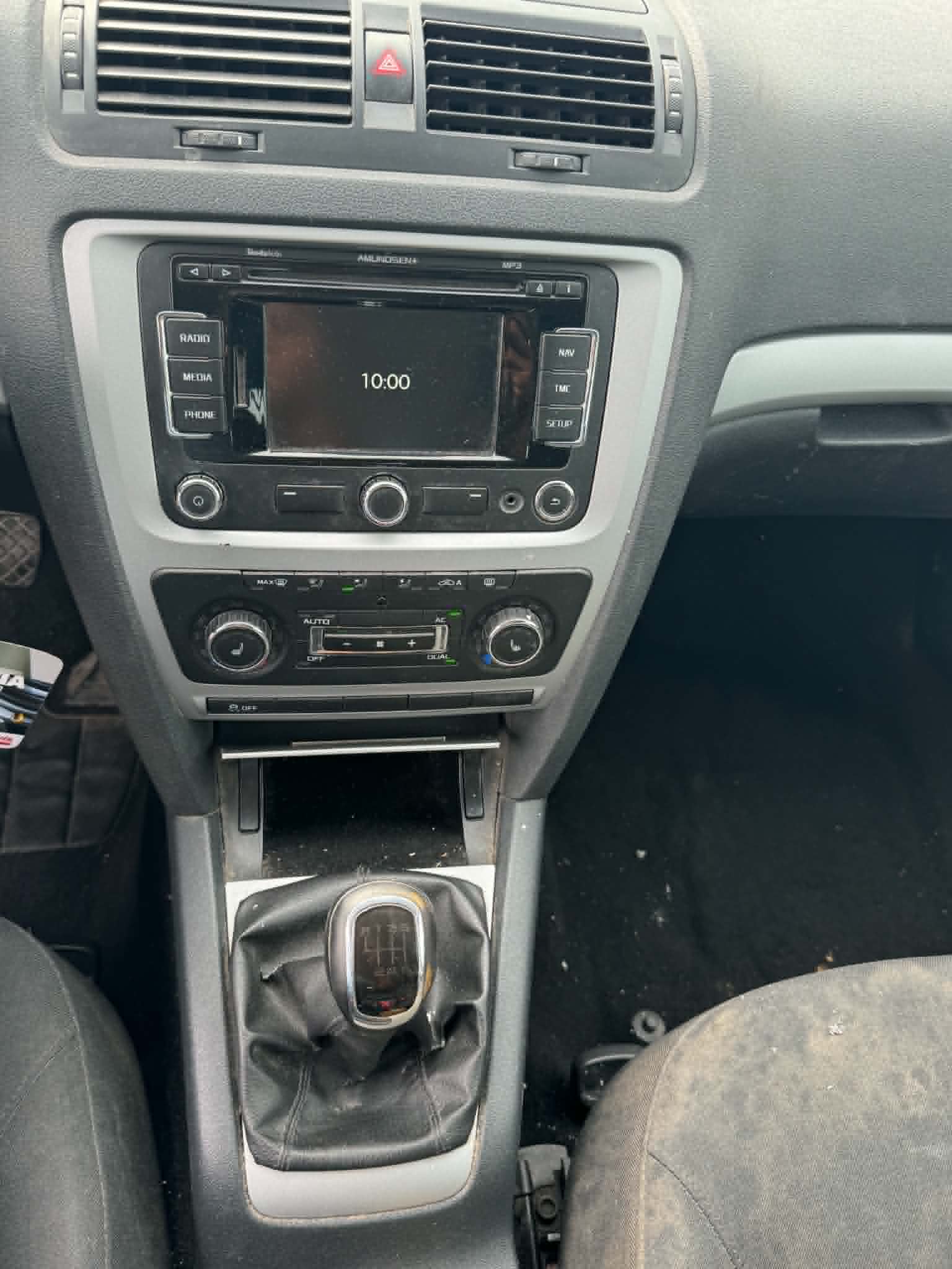 SKODA Octavia Combi 1.6 TDI 4x4-image-7