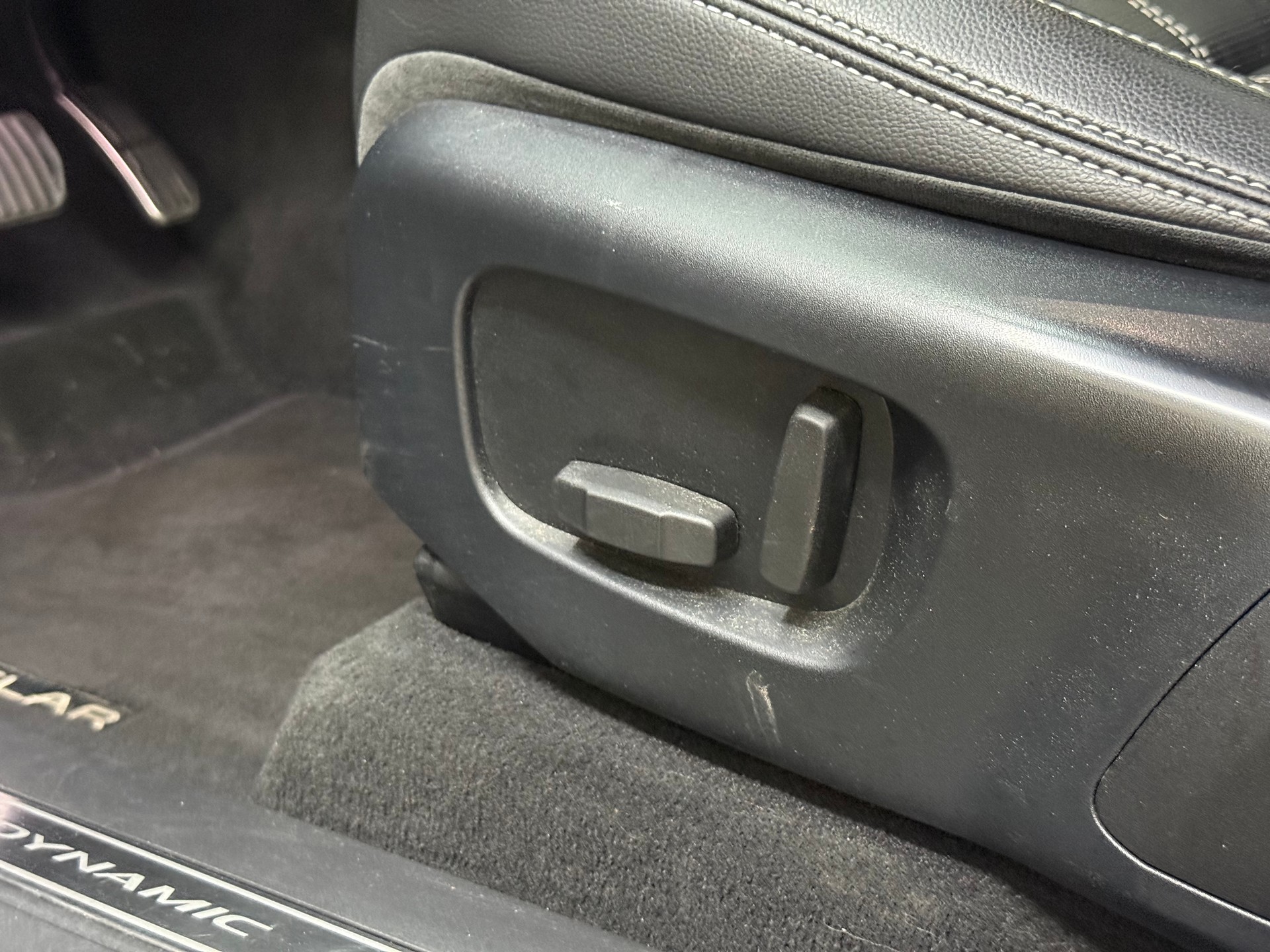 LAND ROVER Range Rover Velar R-Dynamic P 250 SE Automatic-image-9