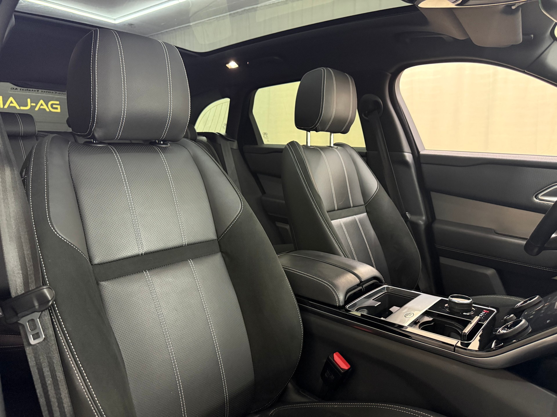 LAND ROVER Range Rover Velar R-Dynamic P 250 SE Automatic-image-19