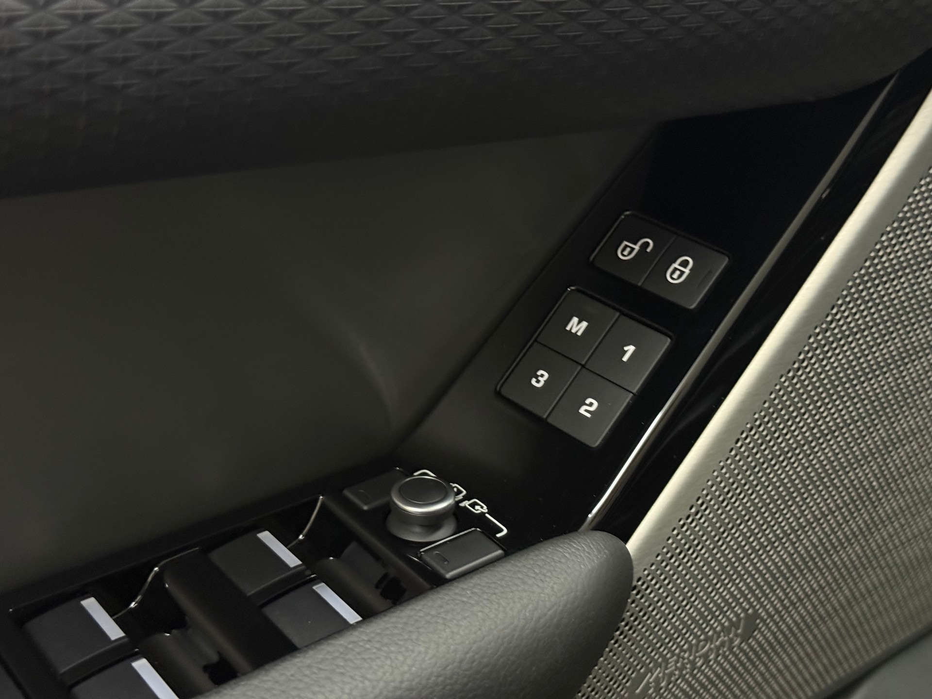 LAND ROVER Range Rover Velar R-Dynamic P 250 SE Automatic-image-7
