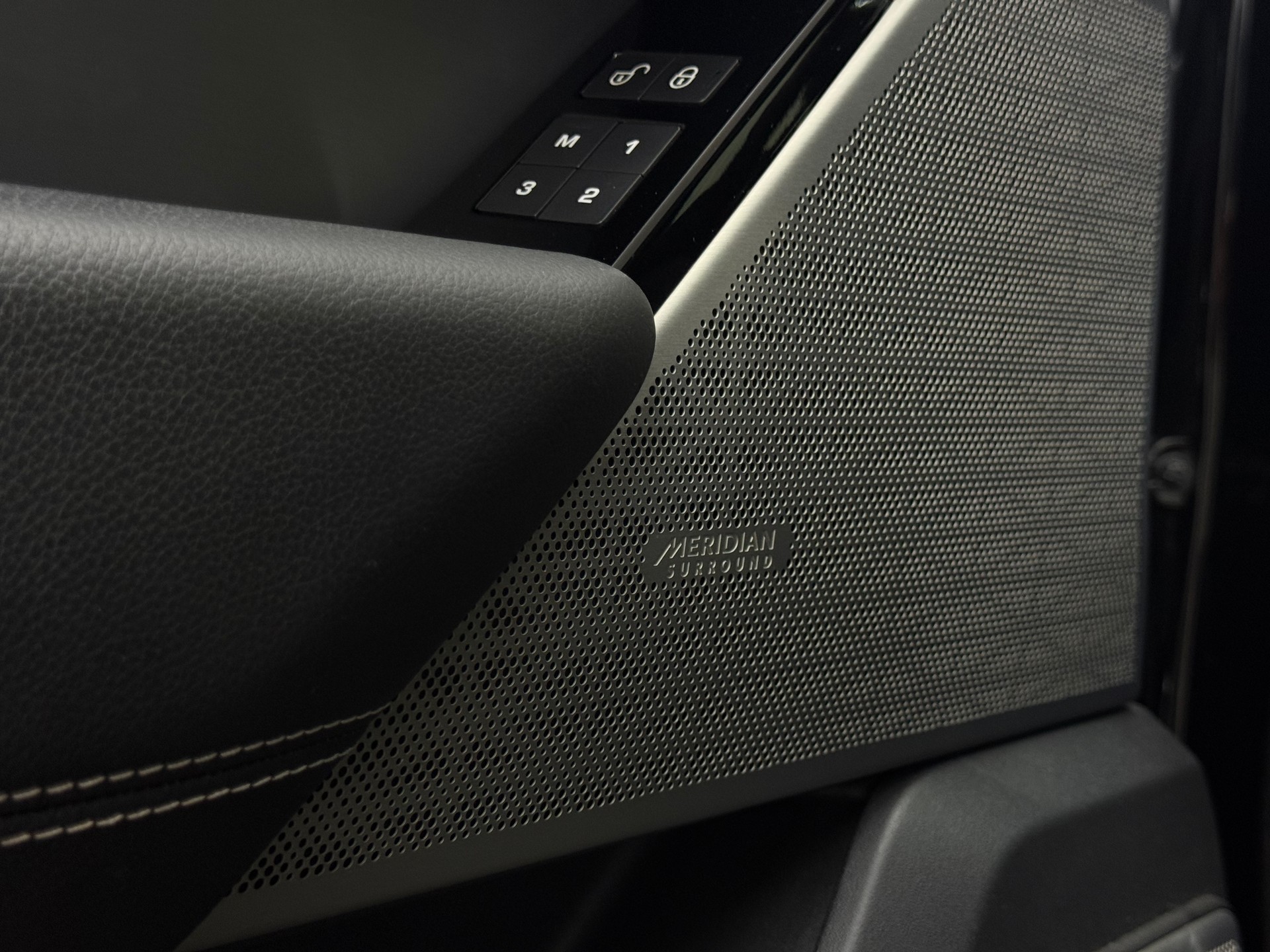 LAND ROVER Range Rover Velar R-Dynamic P 250 SE Automatic-image-8