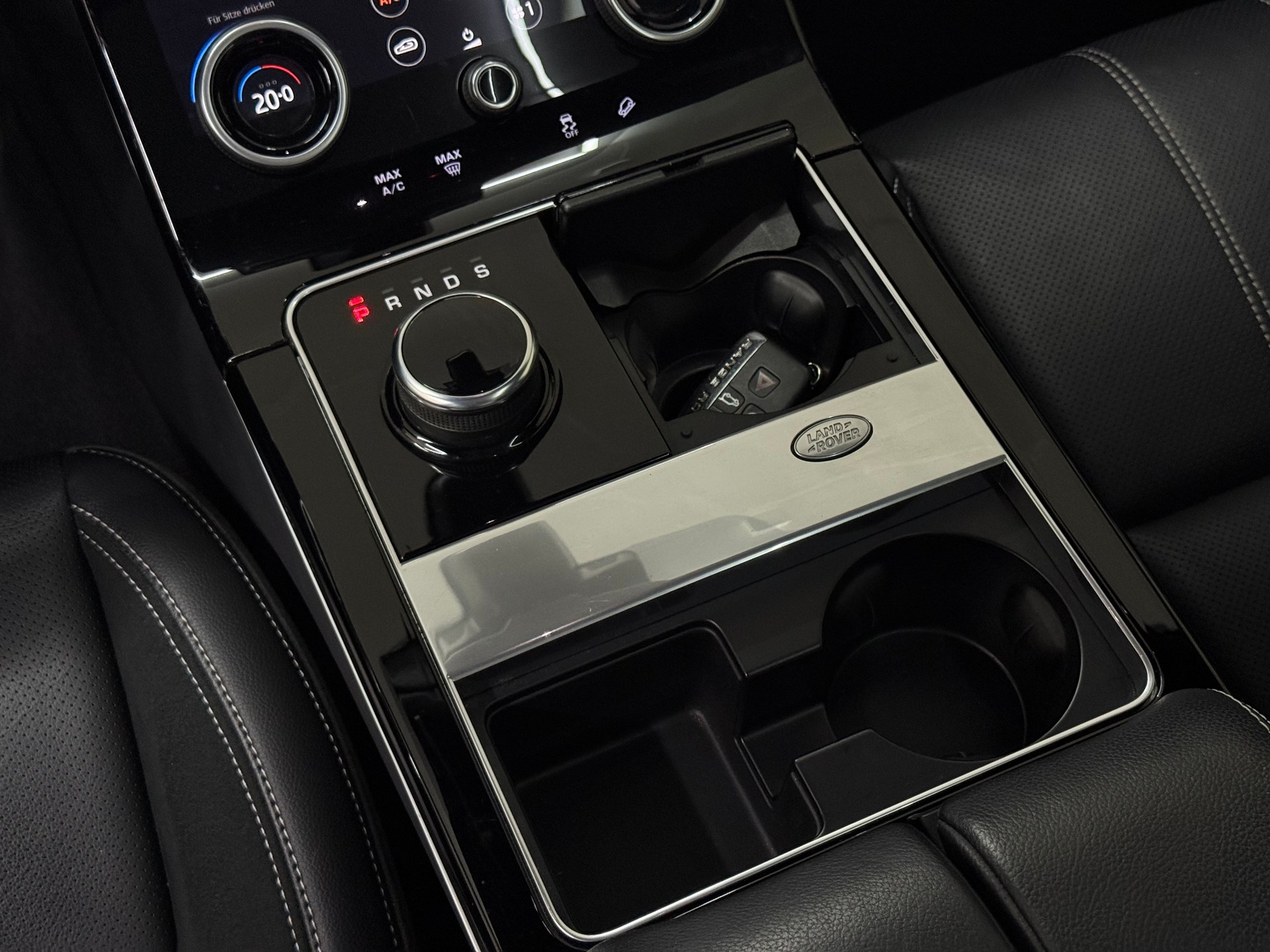 LAND ROVER Range Rover Velar R-Dynamic P 250 SE Automatic-image-18