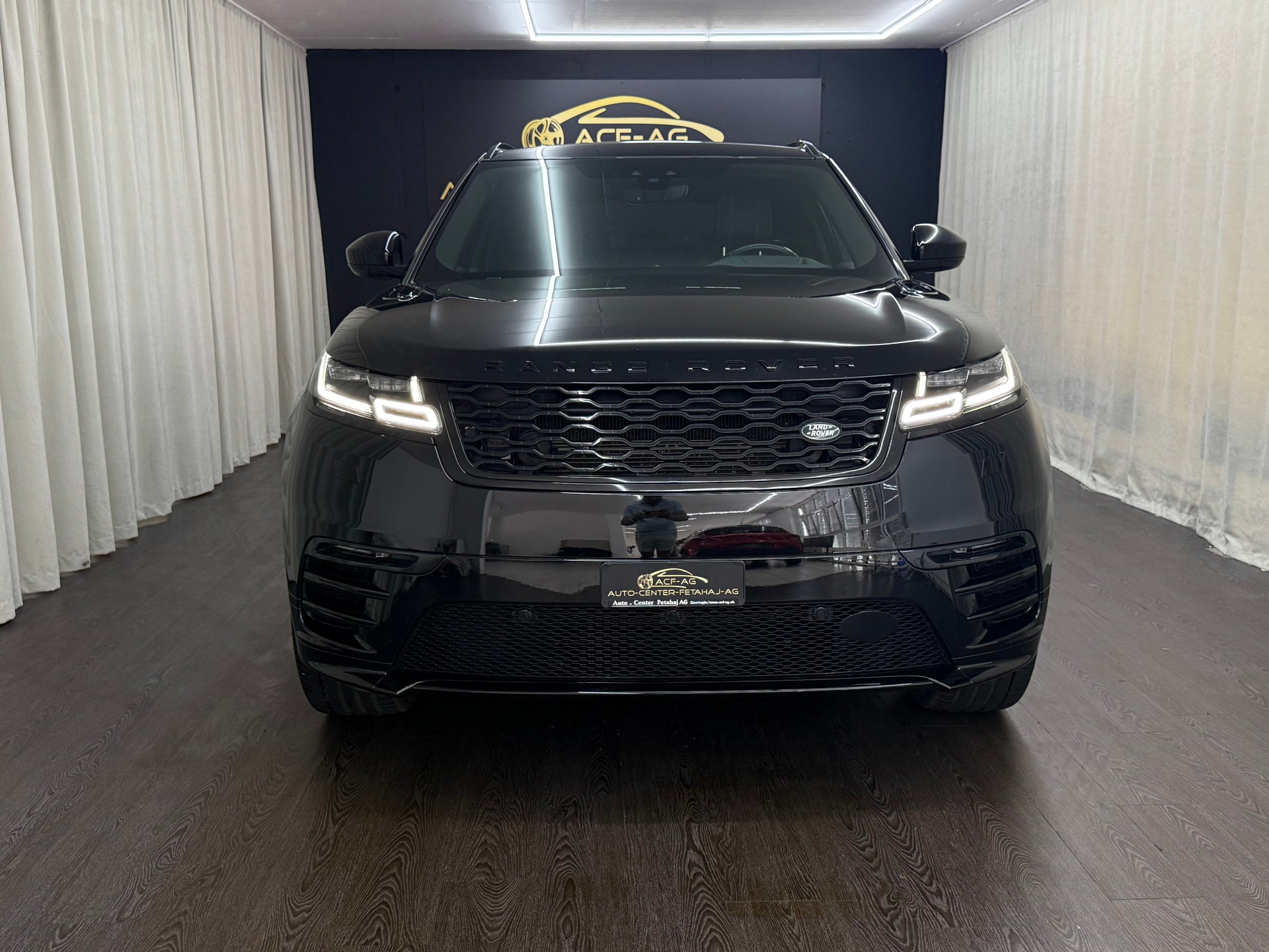LAND ROVER Range Rover Velar R-Dynamic P 250 SE Automatic-showroom-element-1