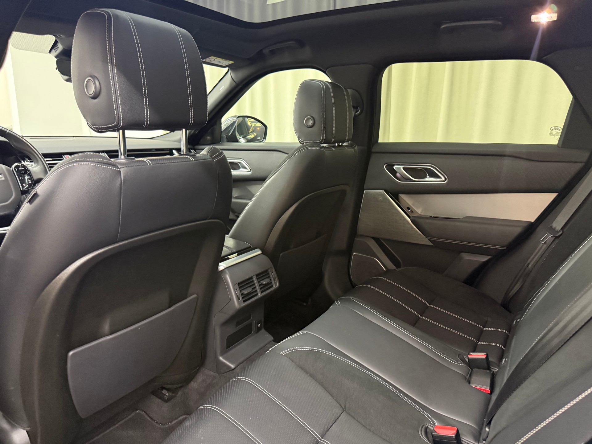 LAND ROVER Range Rover Velar R-Dynamic P 250 SE Automatic-image-11