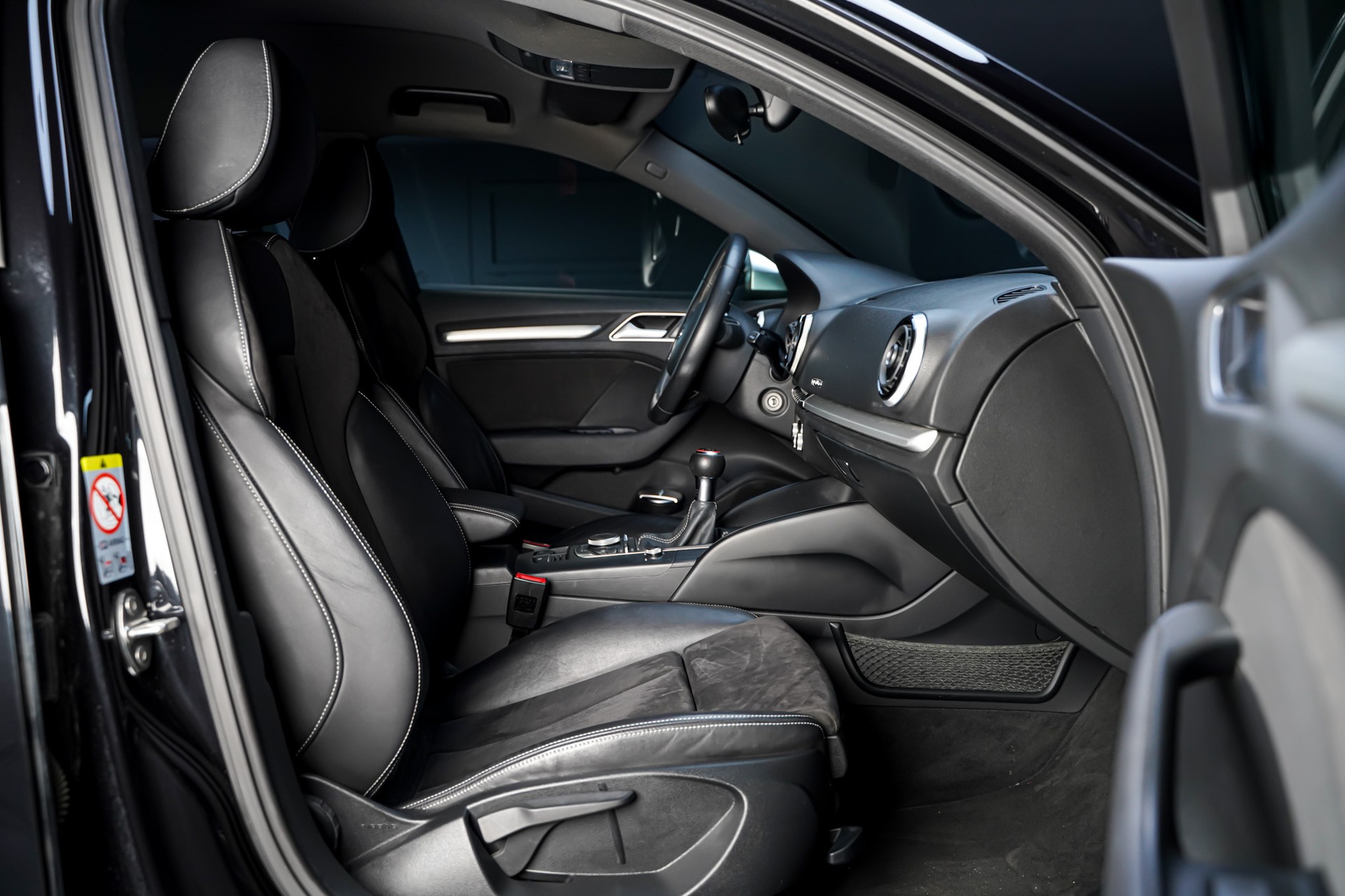 AUDI S3 Sportback 2.0 TFSI quattro-image-14