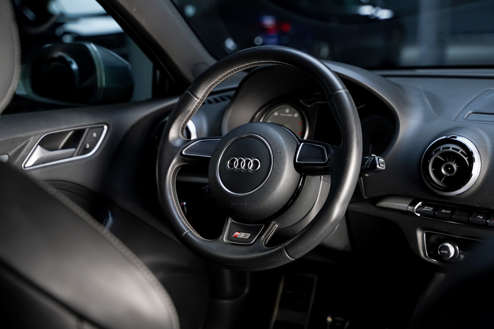 AUDI S3 Sportback 2.0 TFSI quattro-image-16