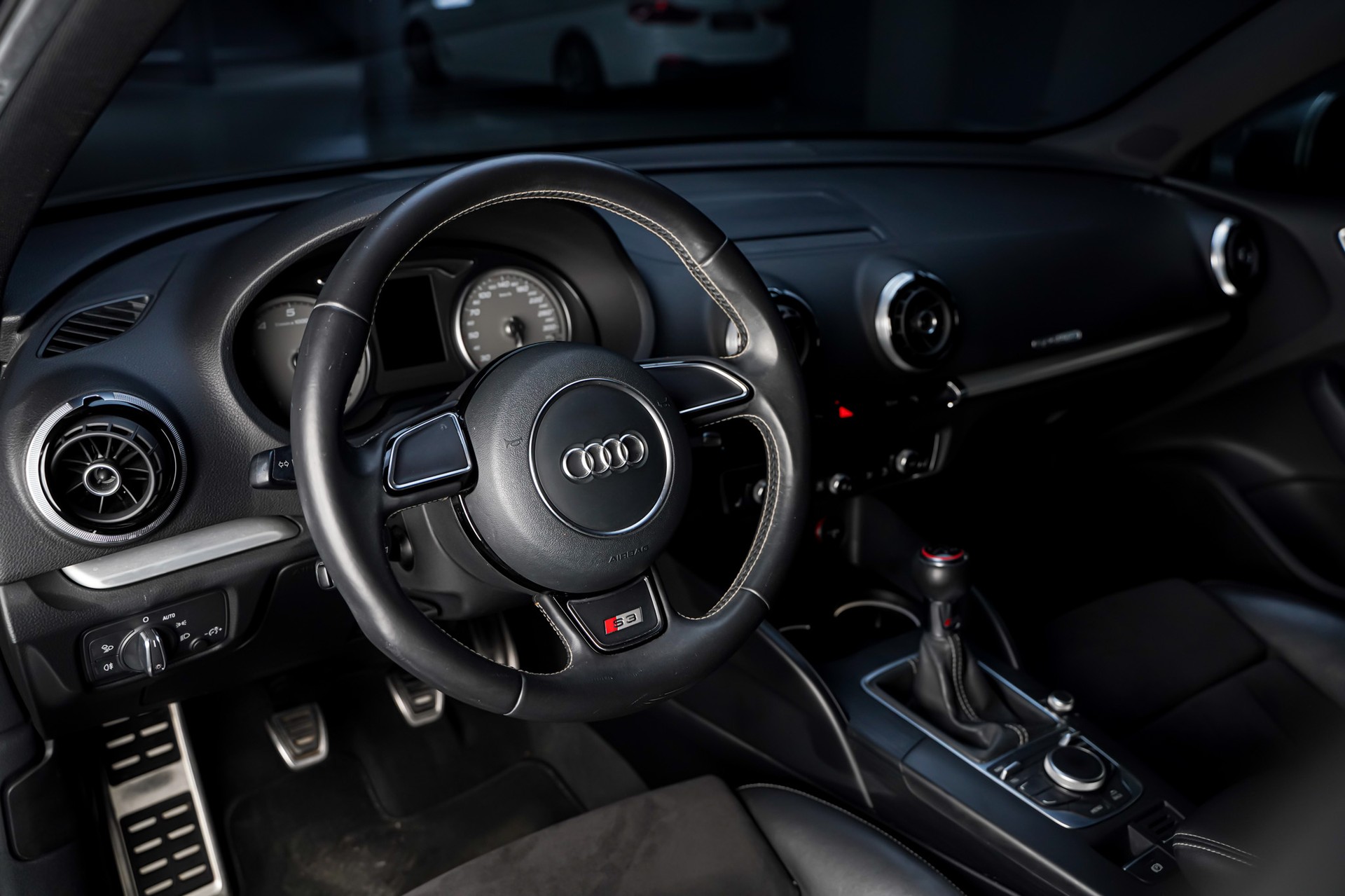 AUDI S3 Sportback 2.0 TFSI quattro-image-8