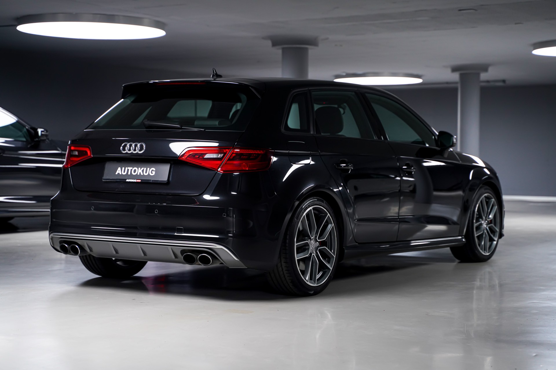 AUDI S3 Sportback 2.0 TFSI quattro-showroom-element-3