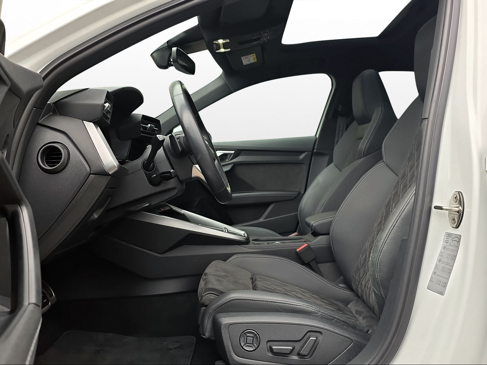 AUDI A3 Sportback 45 TFSI e S line S-tronic-image-6