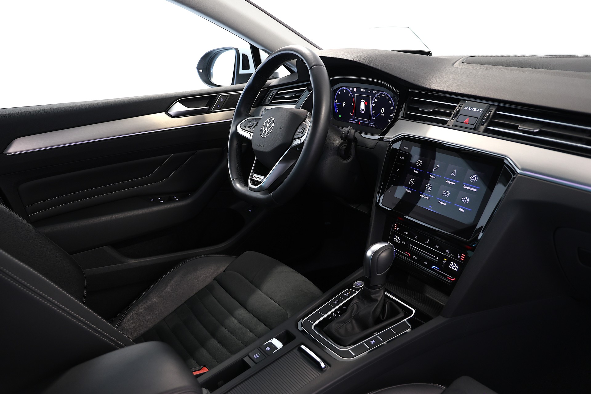 VW Passat 2.0 TDI BMT Elegance 4Motion DSG-image-14