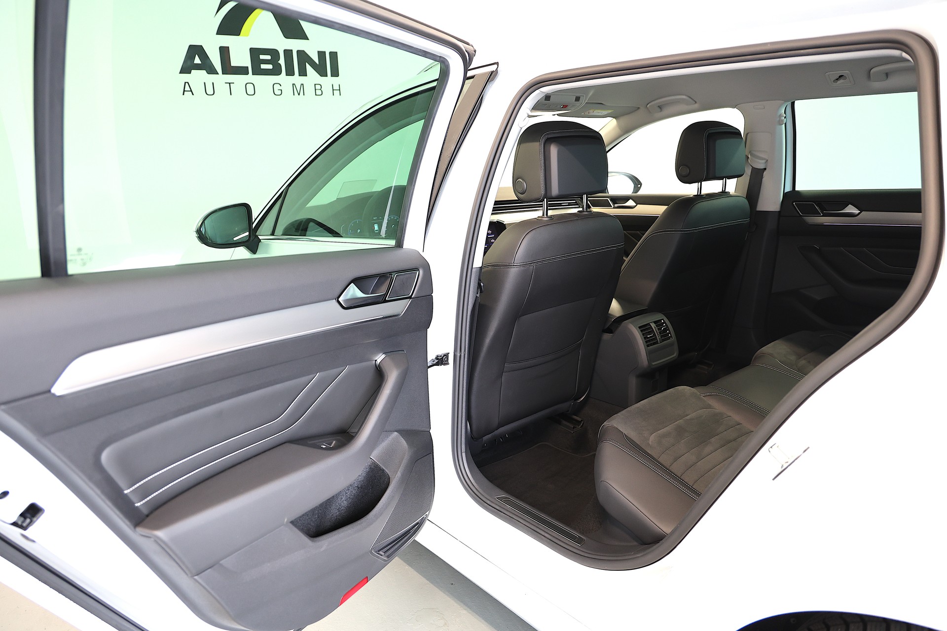 VW Passat 2.0 TDI BMT Elegance 4Motion DSG-image-18