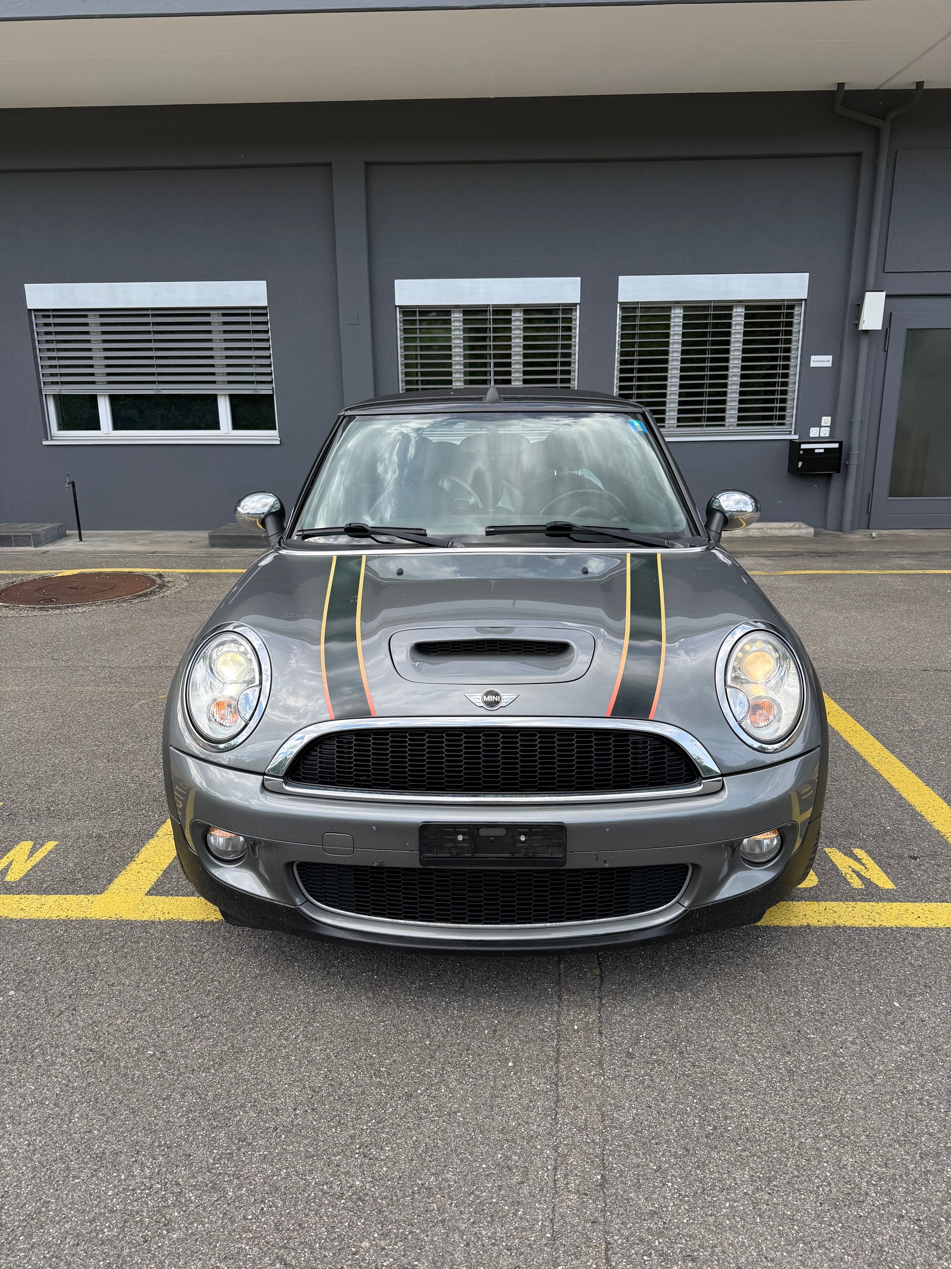 MINI Cooper S Cabriolet-image-1