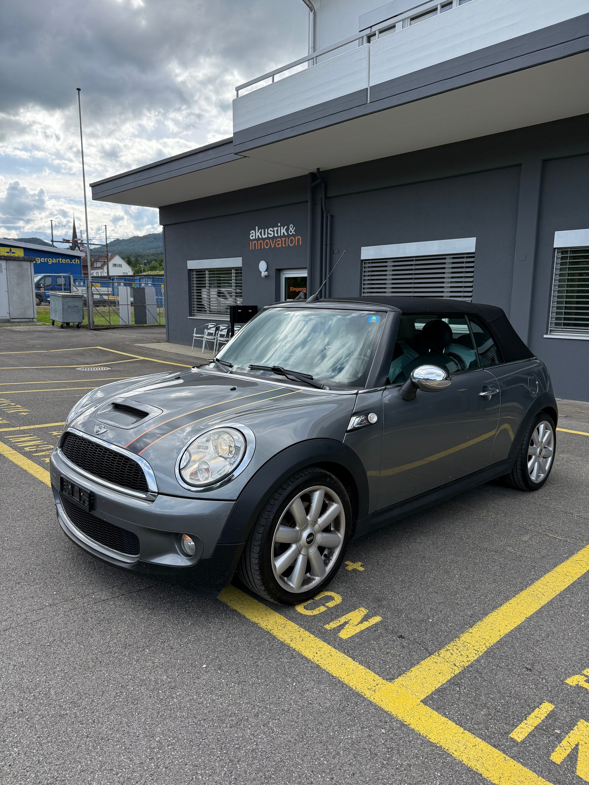 MINI Cooper S Cabriolet-image-2
