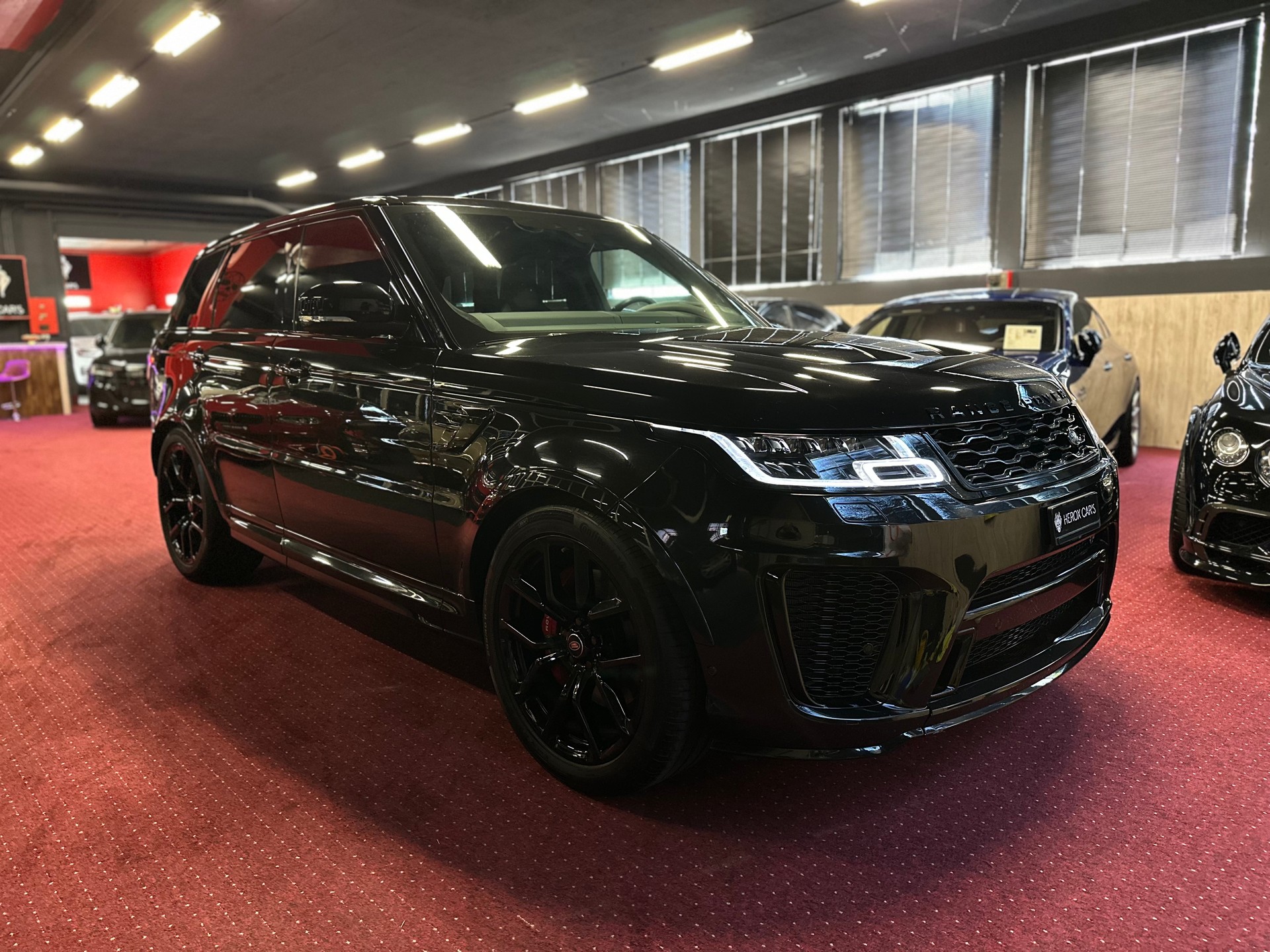 LAND ROVER Range Rover Sport 575 5.0 V8 S/C SVR Carbon Automatic-showroom-element-3
