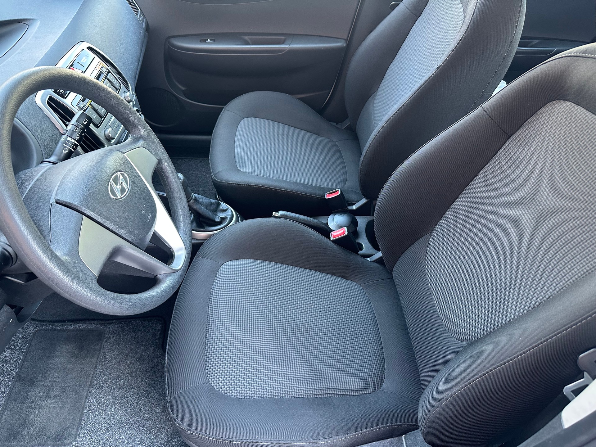 HYUNDAI i20-image-12