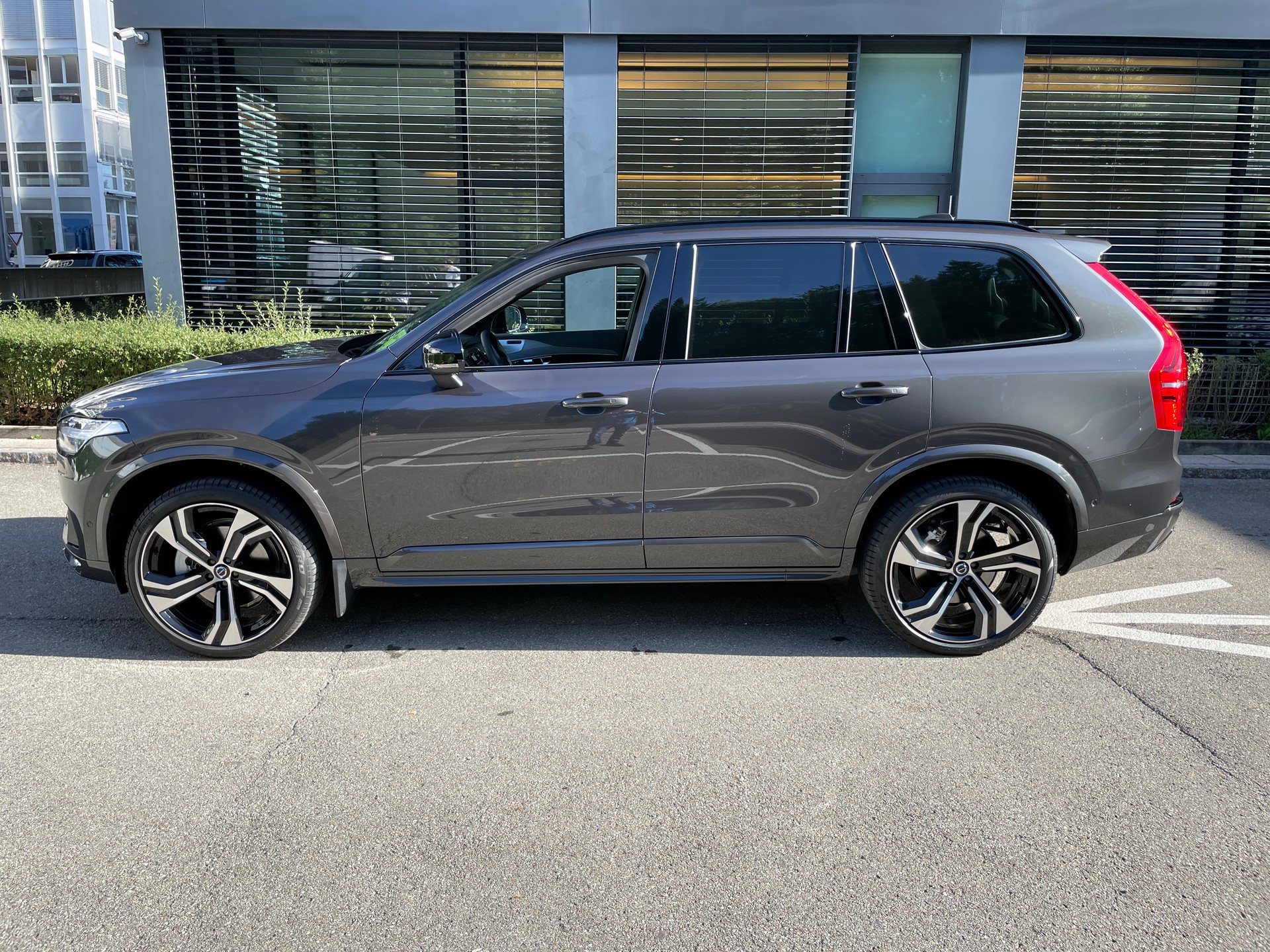 VOLVO XC90 B5 Diesel Mild Hybrid AWD Ultimate Dark Geartronic, 7-Sitzer, Vollausstattun-showroom-element-1