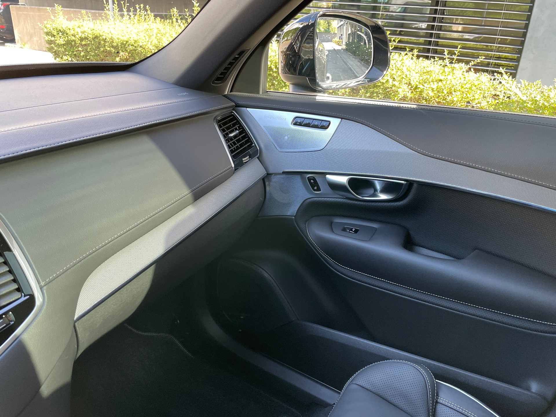 VOLVO XC90 B5 Diesel Mild Hybrid AWD Ultimate Dark Geartronic, 7-Sitzer, Vollausstattun-image-27