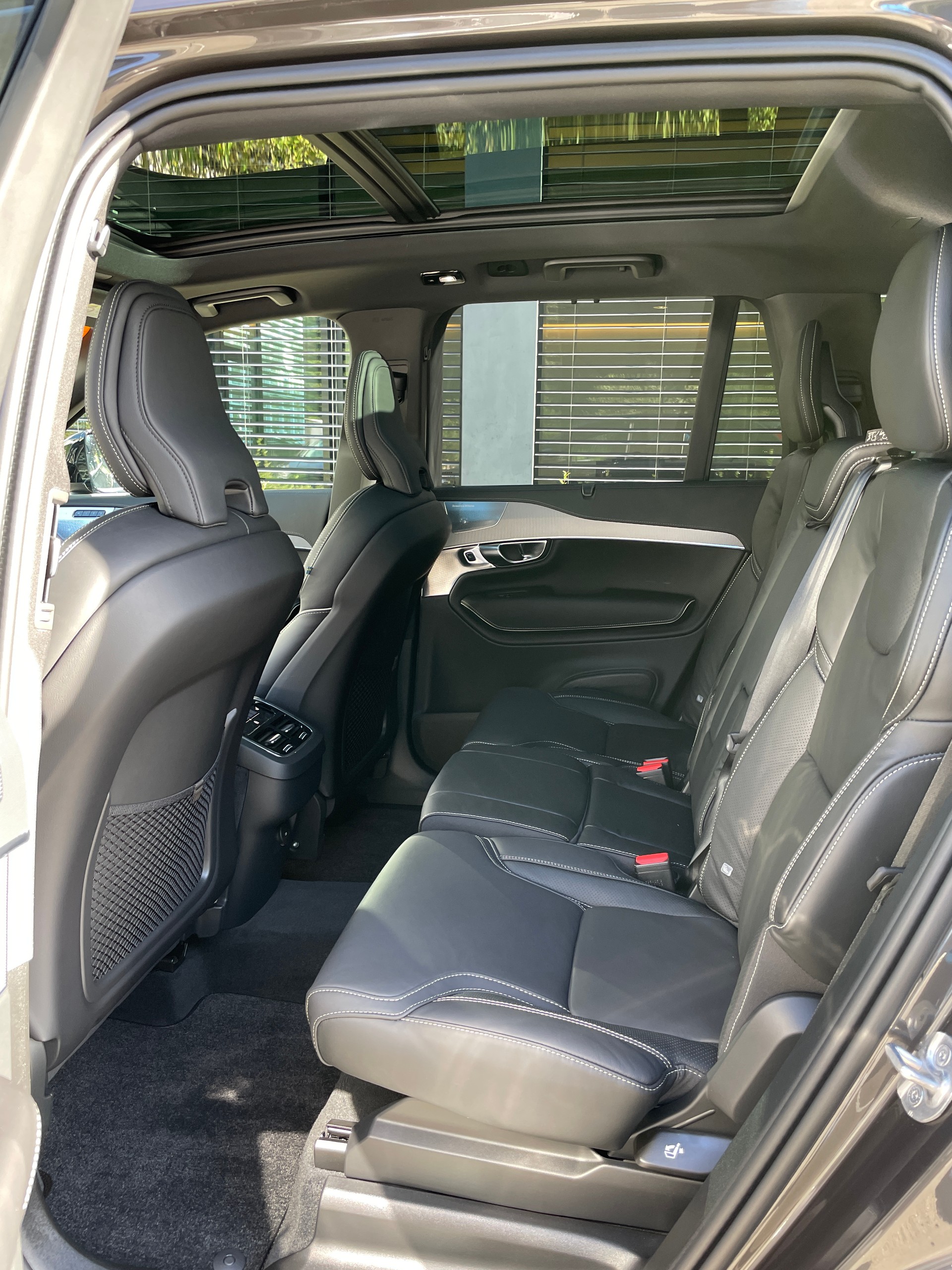 VOLVO XC90 B5 Diesel Mild Hybrid AWD Ultimate Dark Geartronic, 7-Sitzer, Vollausstattun-image-16