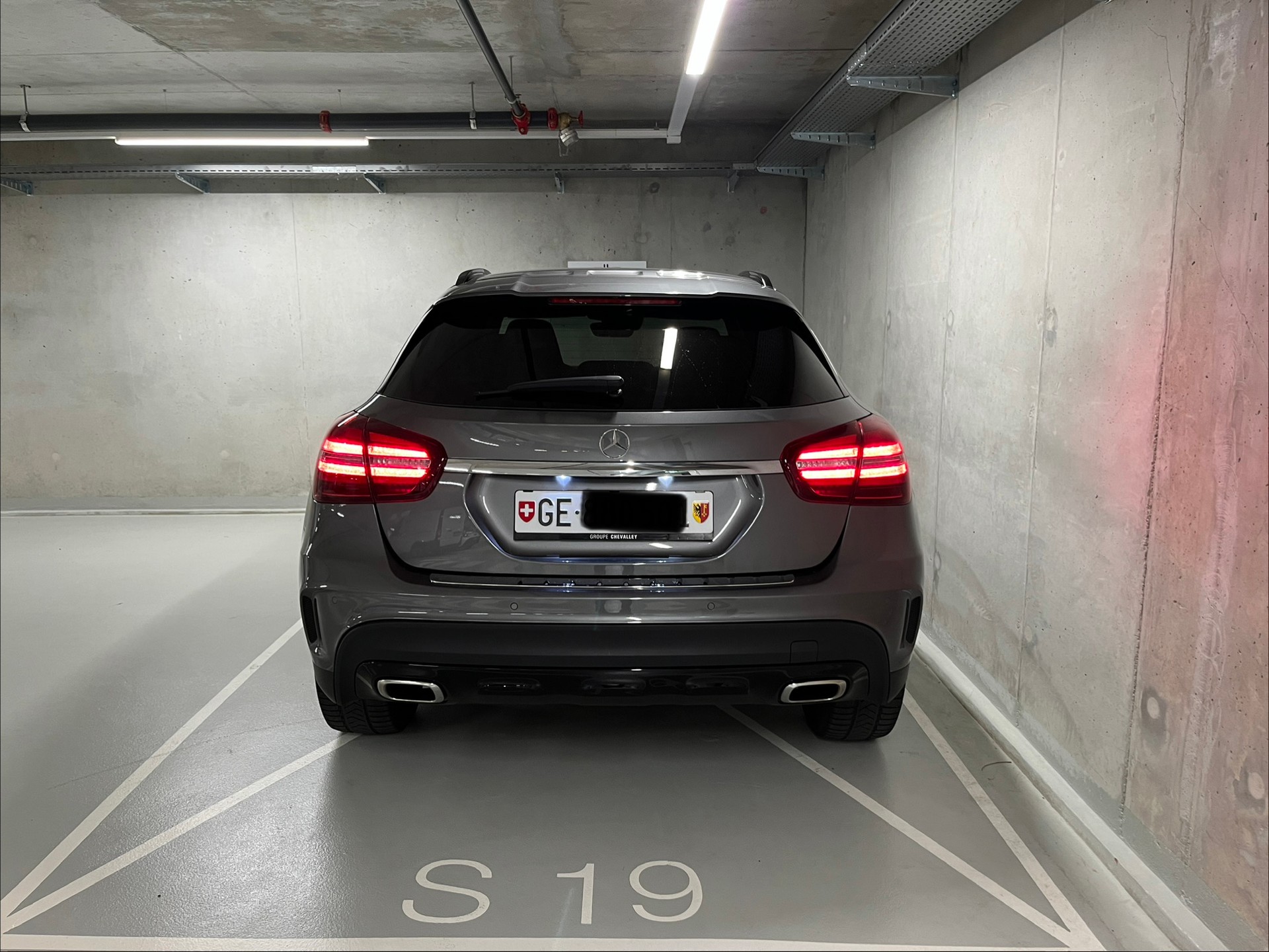 MERCEDES-BENZ GLA 220 AMG Line 4Matic 7G-DCT-showroom-element-2