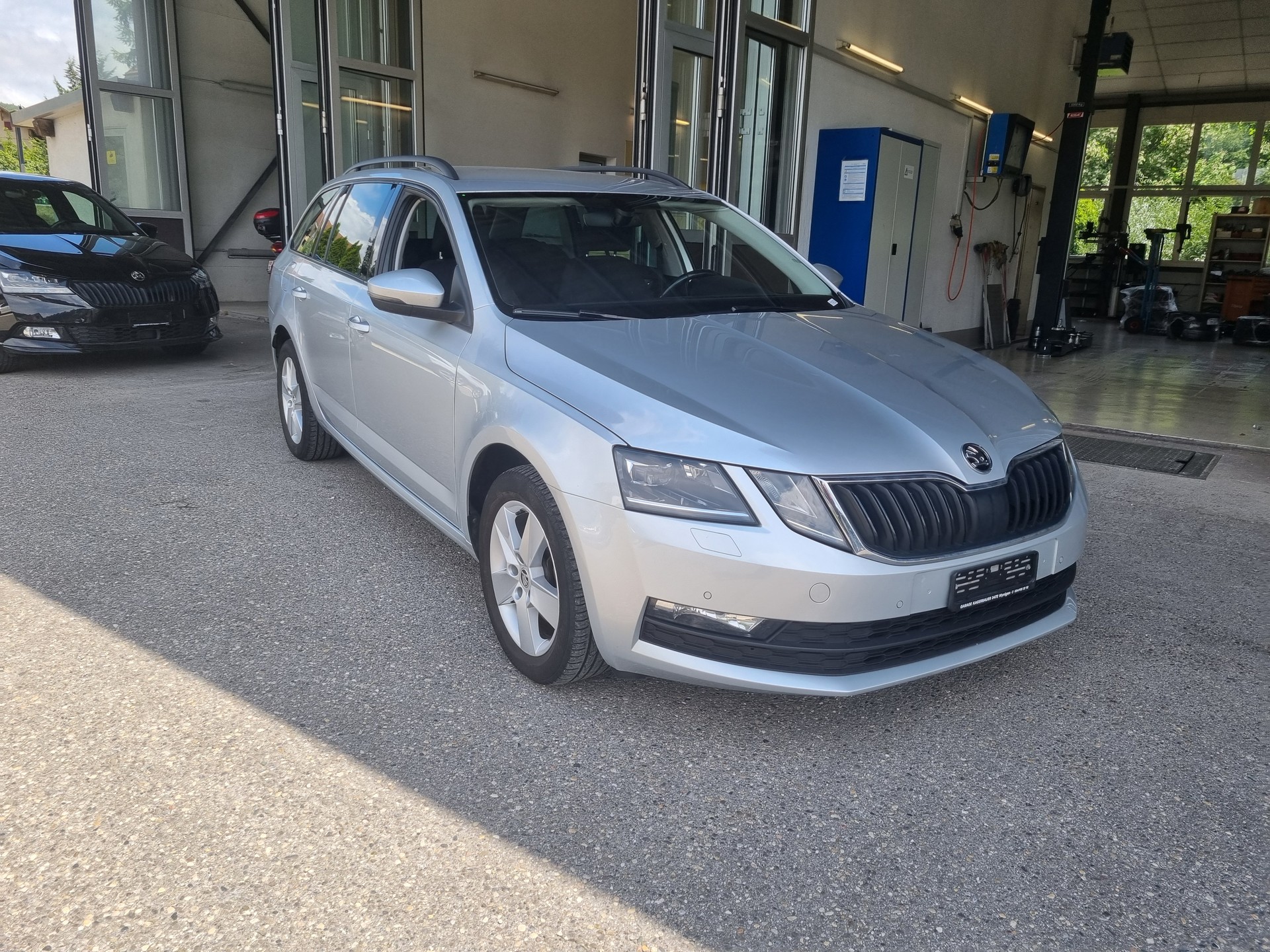SKODA Octavia Combi 2.0 TDI Ambition 4x4 DSG-showroom-element-1