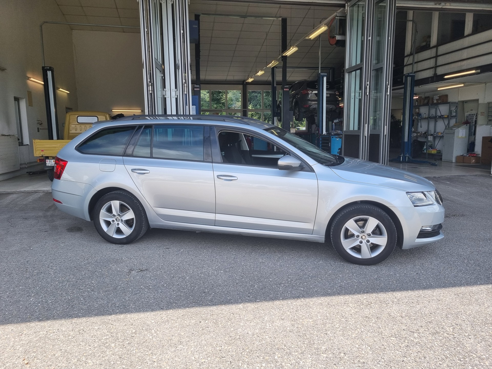 SKODA Octavia Combi 2.0 TDI Ambition 4x4 DSG-showroom-element-2