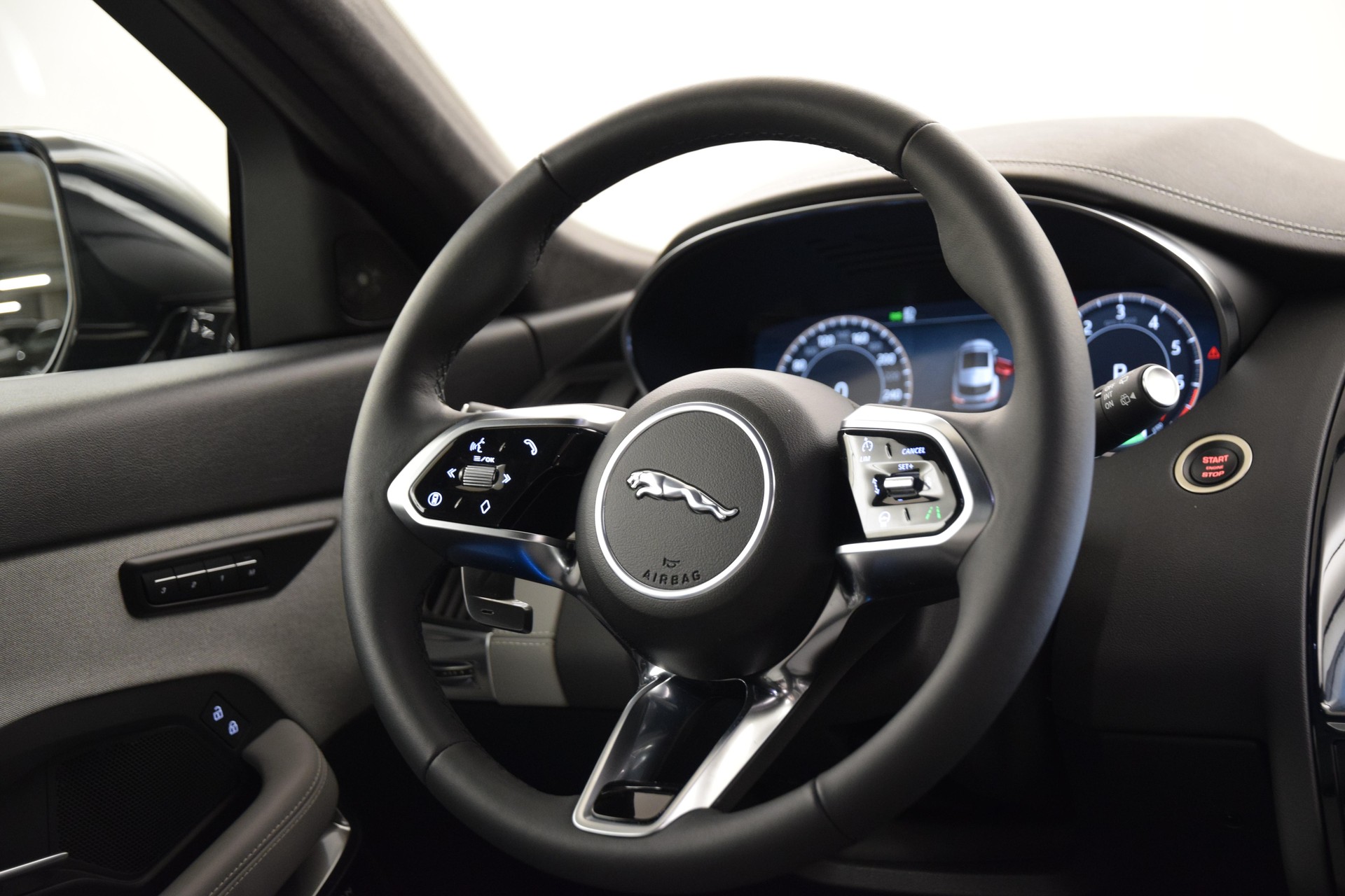 JAGUAR E-Pace 1.5 T 270e R-Dynamic HSE AWD-image-25