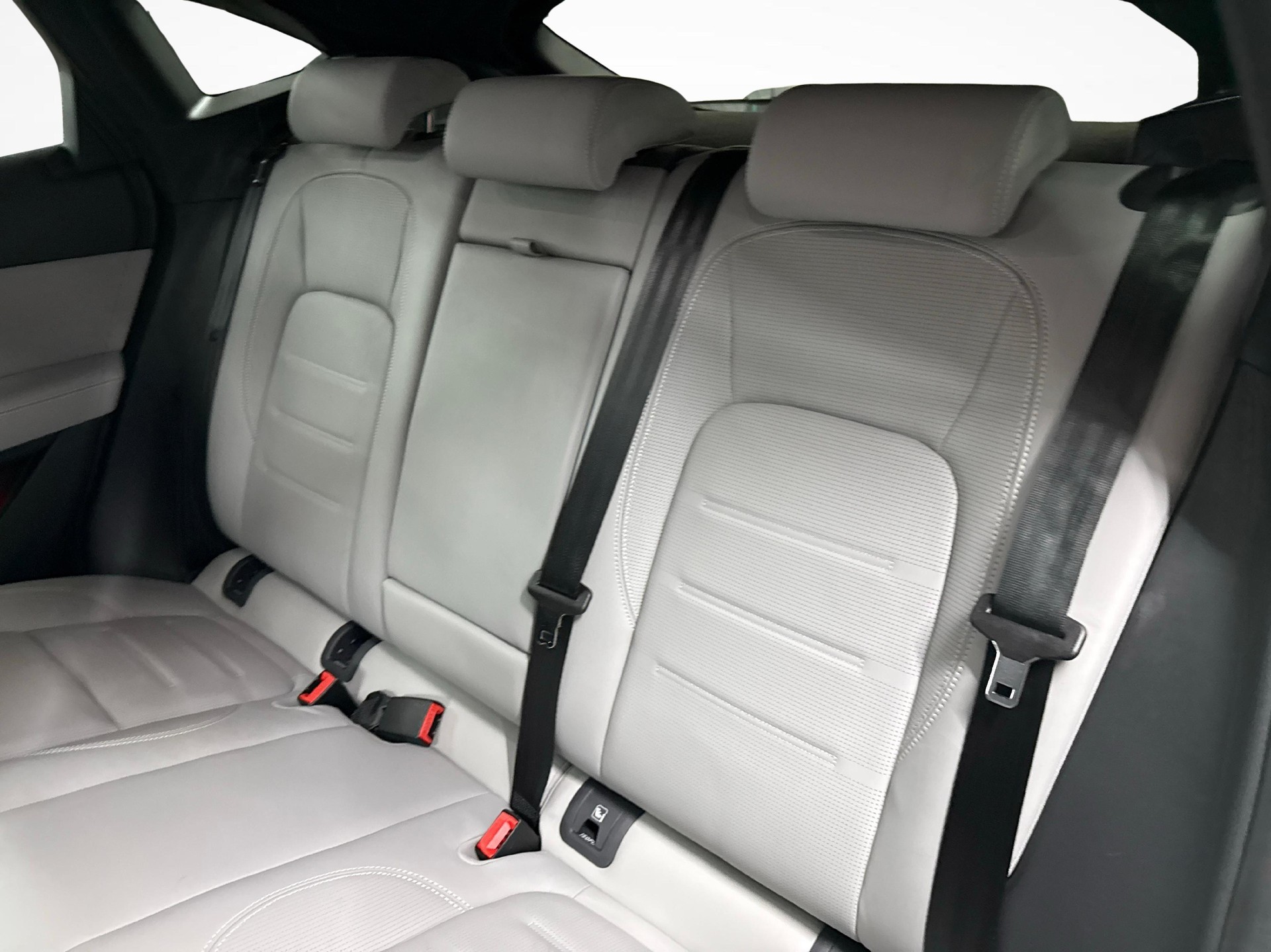 JAGUAR E-Pace 1.5 T 270e R-Dynamic HSE AWD-image-10