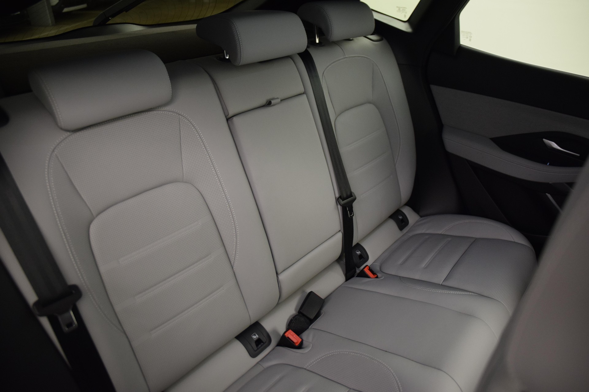 JAGUAR E-Pace 1.5 T 270e R-Dynamic HSE AWD-image-21
