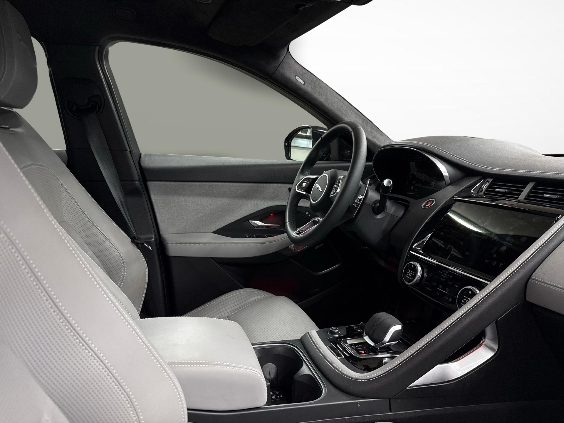 JAGUAR E-Pace 1.5 T 270e R-Dynamic HSE AWD-image-9