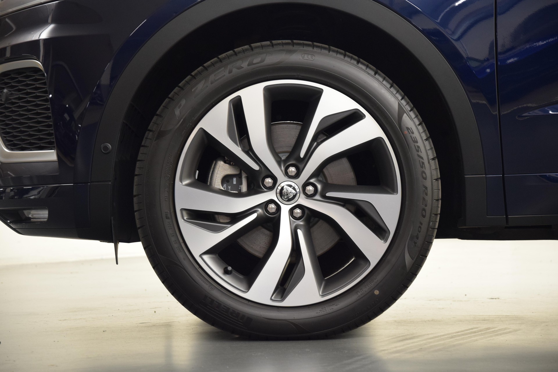 JAGUAR E-Pace 1.5 T 270e R-Dynamic HSE AWD-image-17